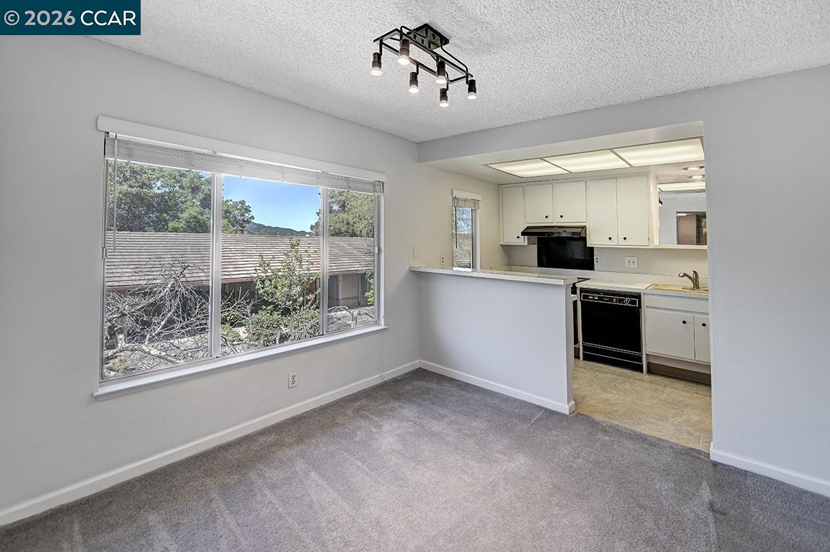 Detail Gallery Image 6 of 32 For 1312 Skycrest Dr #1,  Walnut Creek,  CA 94595 - 1 Beds | 1 Baths