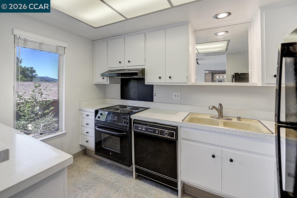 Detail Gallery Image 7 of 32 For 1312 Skycrest Dr #1,  Walnut Creek,  CA 94595 - 1 Beds | 1 Baths