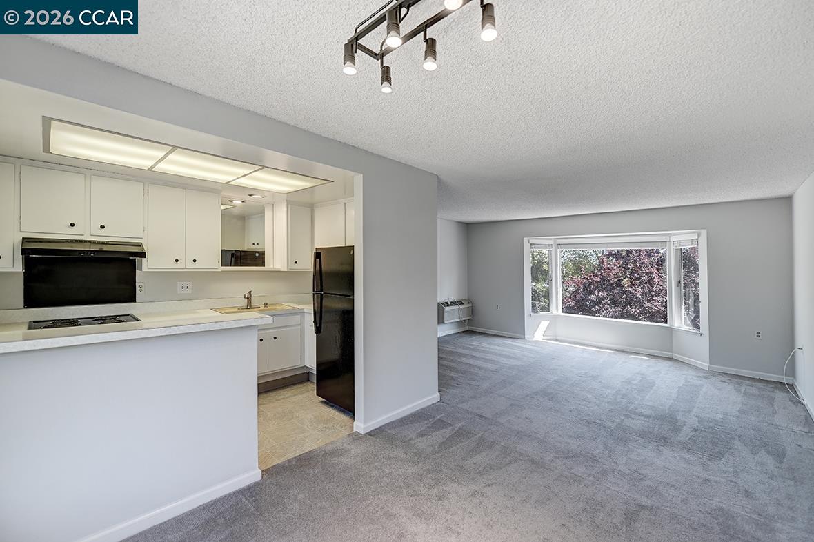 Detail Gallery Image 9 of 32 For 1312 Skycrest Dr #1,  Walnut Creek,  CA 94595 - 1 Beds | 1 Baths