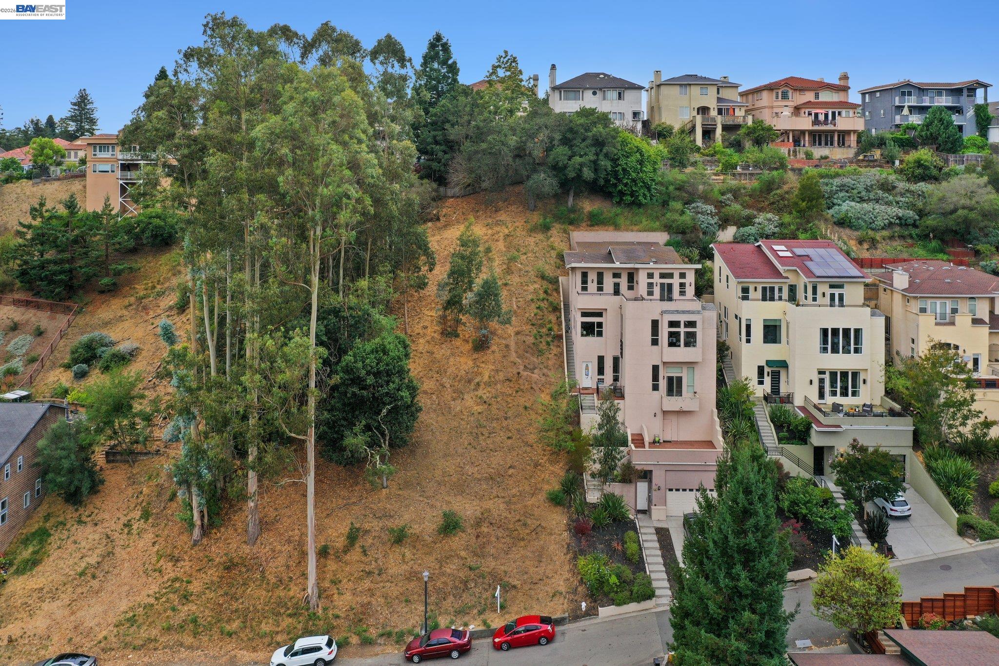 Detail Gallery Image 4 of 11 For 209 Sheridan Rd, Oakland,  CA 94618 - – Beds | – Baths