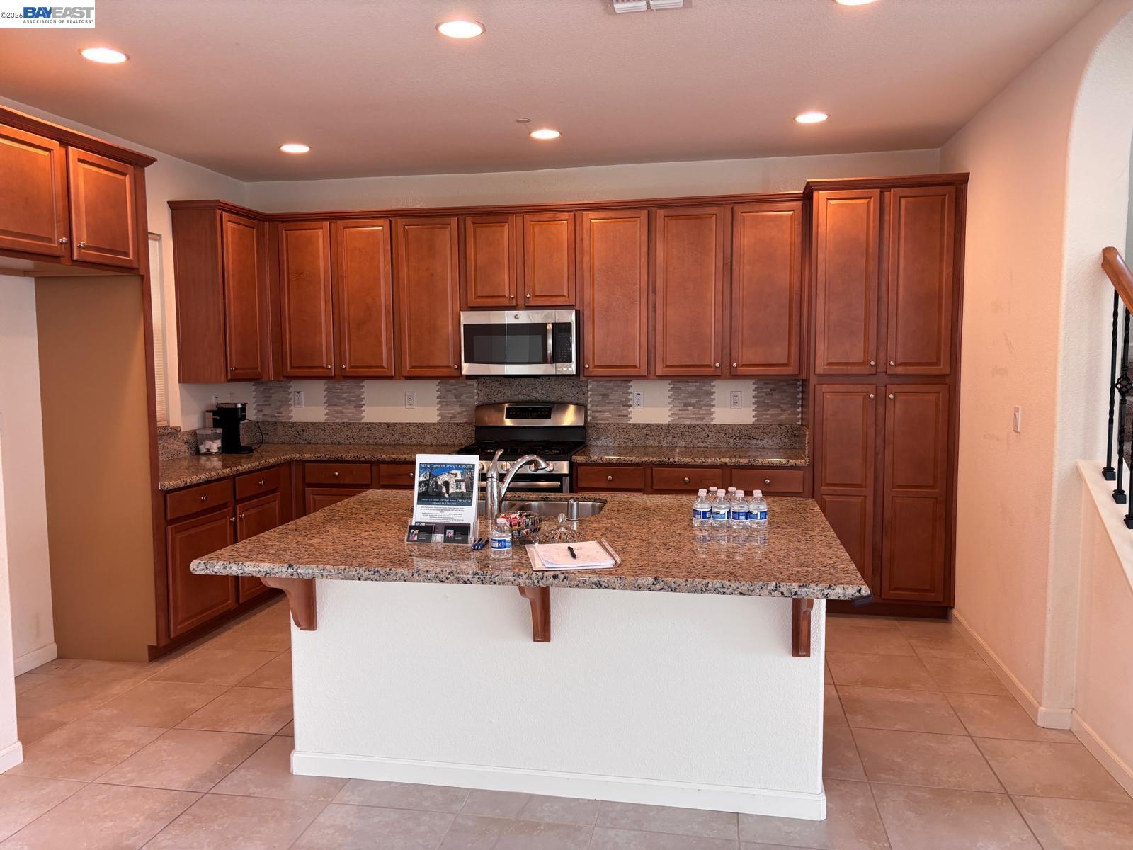 Detail Gallery Image 5 of 46 For 703 N Claret Ln, Mountain House,  CA 95391 - 3 Beds | 2/1 Baths