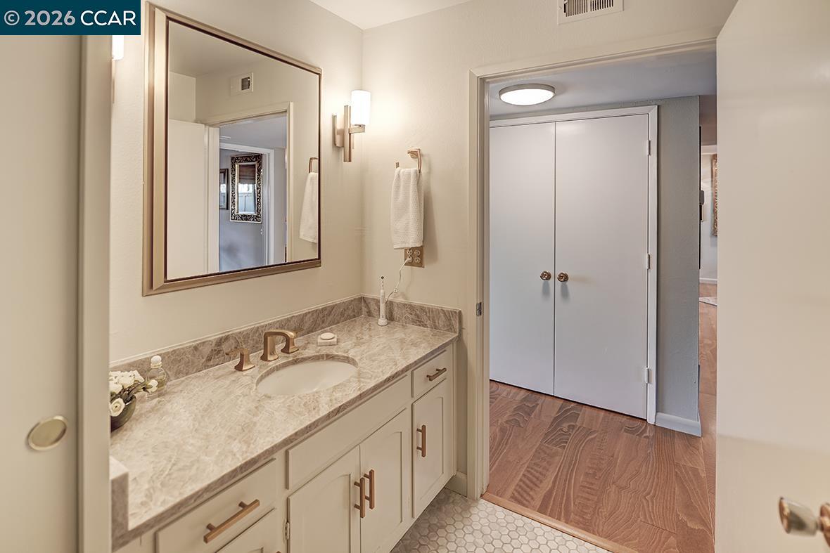 Detail Gallery Image 22 of 51 For 2001 Oakmont Way #6,  Walnut Creek,  CA 94595 - 2 Beds | 1 Baths