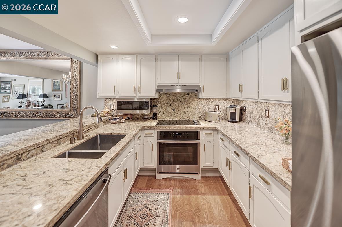 Detail Gallery Image 4 of 51 For 2001 Oakmont Way #6,  Walnut Creek,  CA 94595 - 2 Beds | 1 Baths