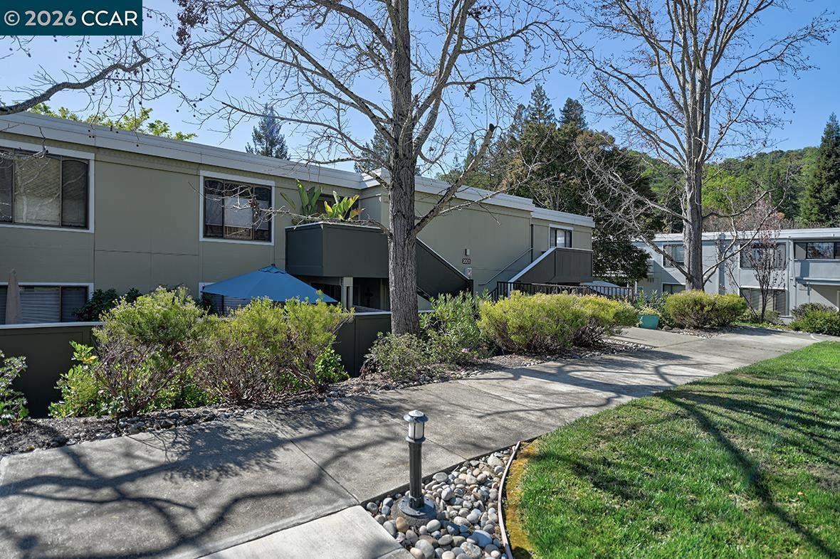 Detail Gallery Image 34 of 51 For 2001 Oakmont Way #6,  Walnut Creek,  CA 94595 - 2 Beds | 1 Baths