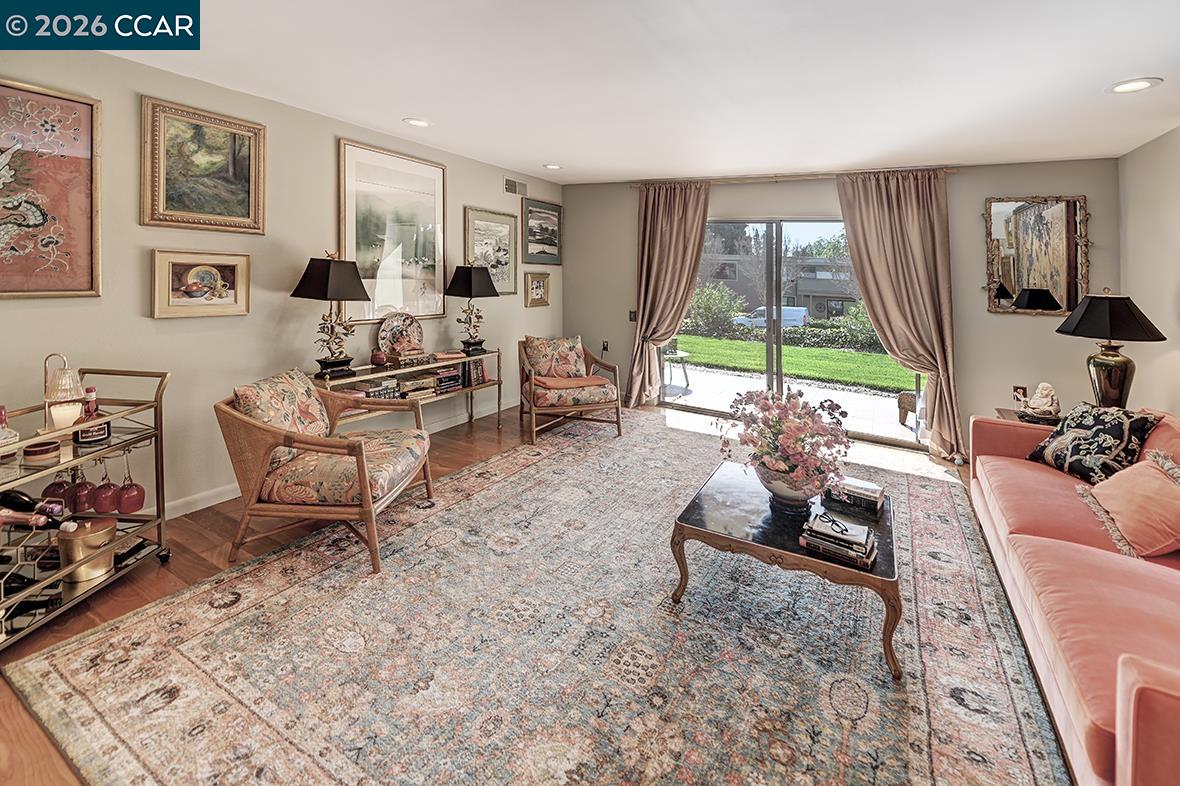 Detail Gallery Image 6 of 51 For 2001 Oakmont Way #6,  Walnut Creek,  CA 94595 - 2 Beds | 1 Baths