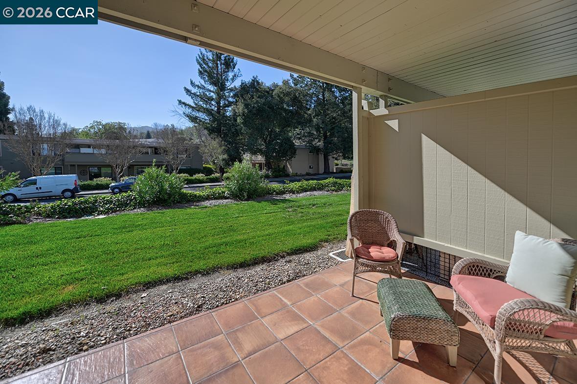 Detail Gallery Image 9 of 51 For 2001 Oakmont Way #6,  Walnut Creek,  CA 94595 - 2 Beds | 1 Baths
