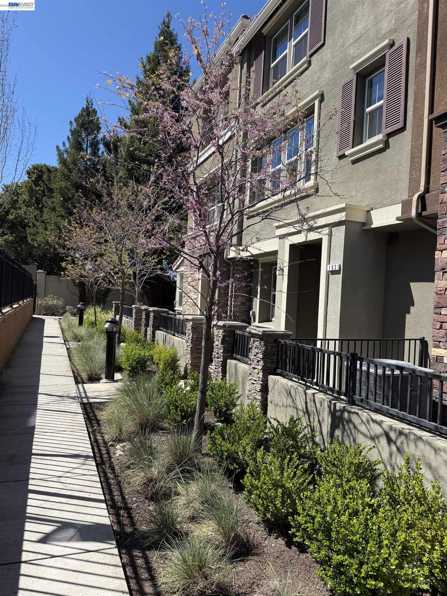 Detail Gallery Image 38 of 47 For 102 Fanuncio Ln, Hayward,  CA 94544 - 3 Beds | 2/1 Baths