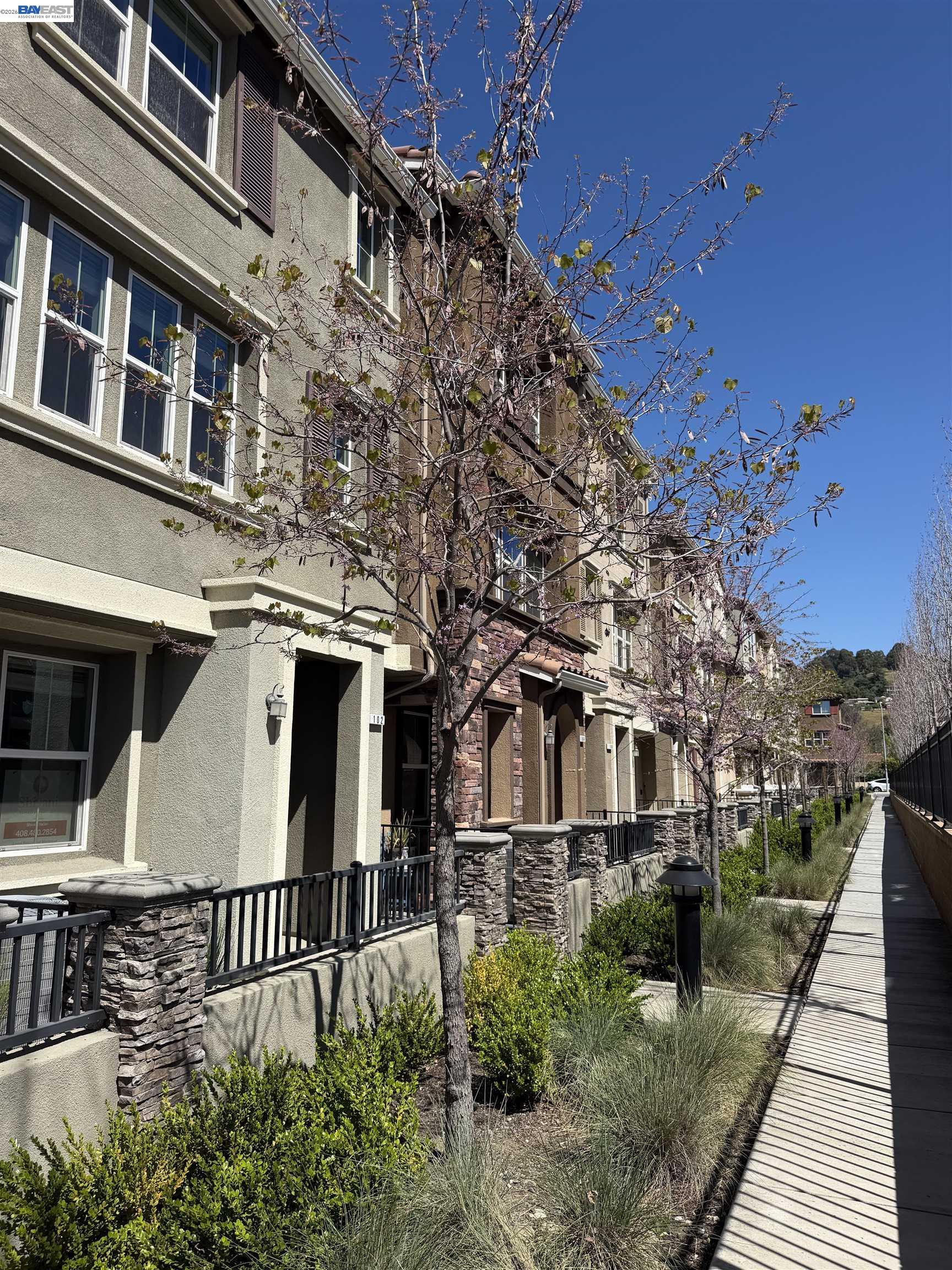 Detail Gallery Image 39 of 47 For 102 Fanuncio Ln, Hayward,  CA 94544 - 3 Beds | 2/1 Baths