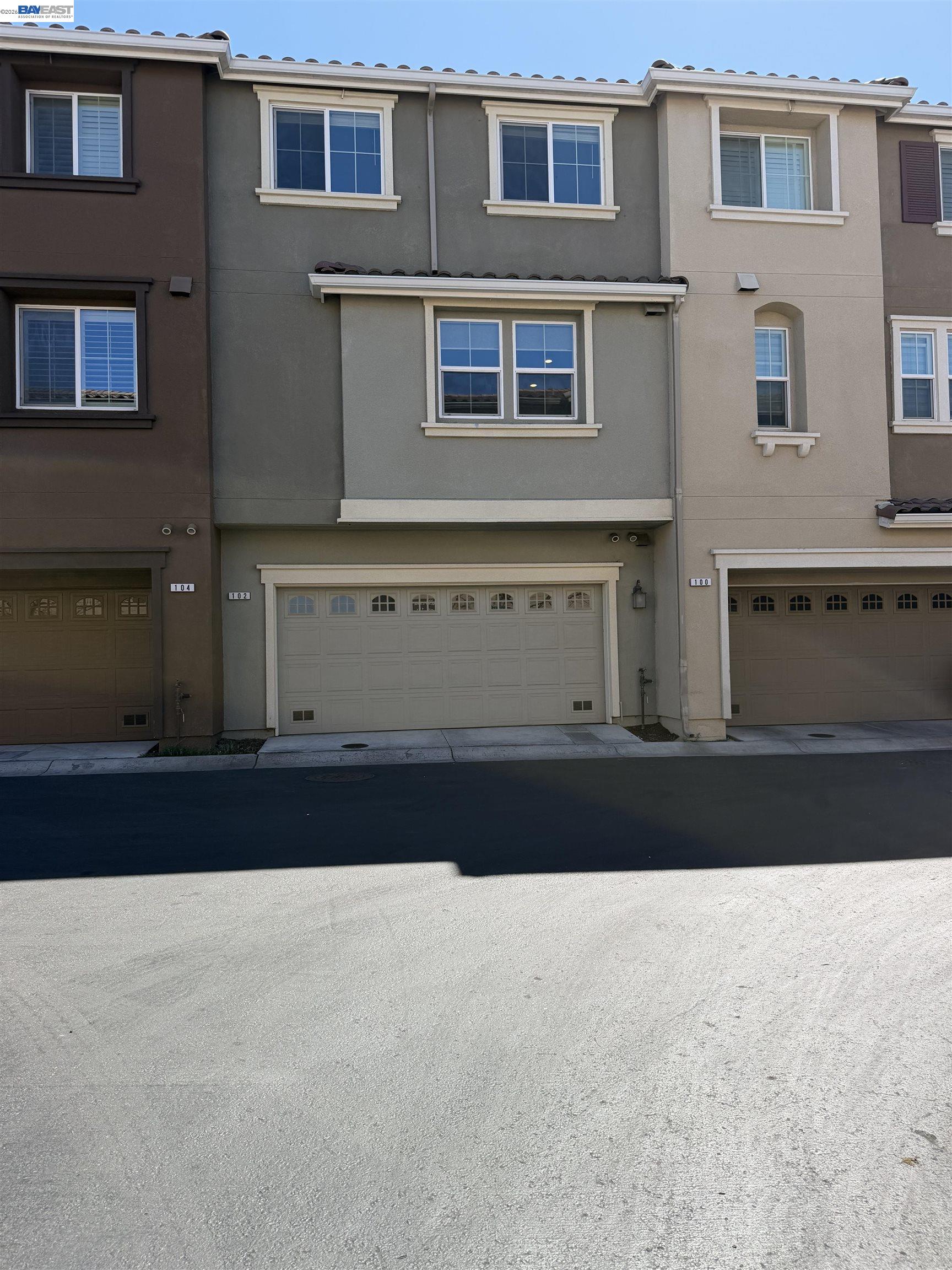 Detail Gallery Image 41 of 47 For 102 Fanuncio Ln, Hayward,  CA 94544 - 3 Beds | 2/1 Baths