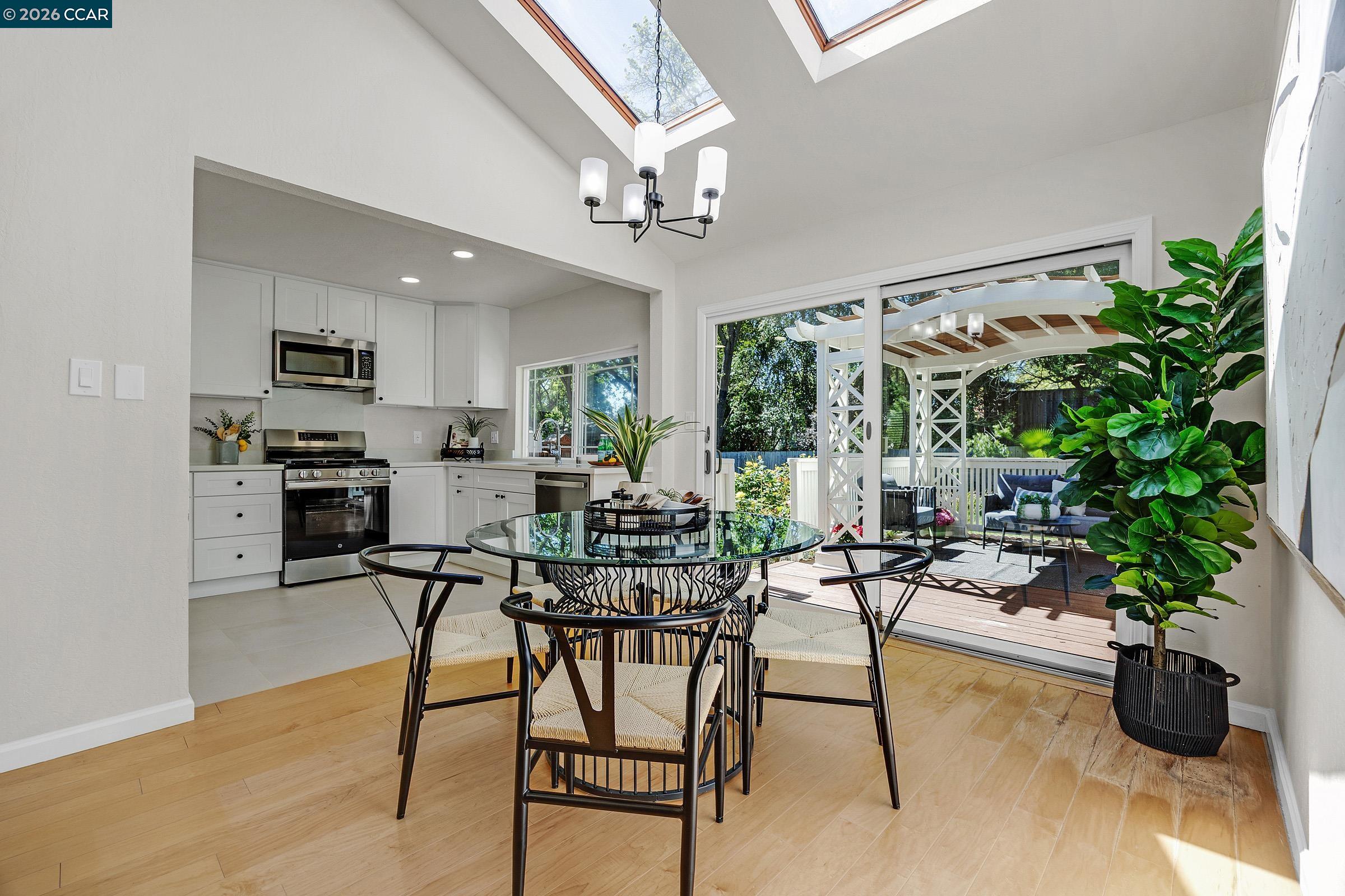 Detail Gallery Image 14 of 32 For 165 Vista Del Diablo, Danville,  CA 94526 - 4 Beds | 2 Baths