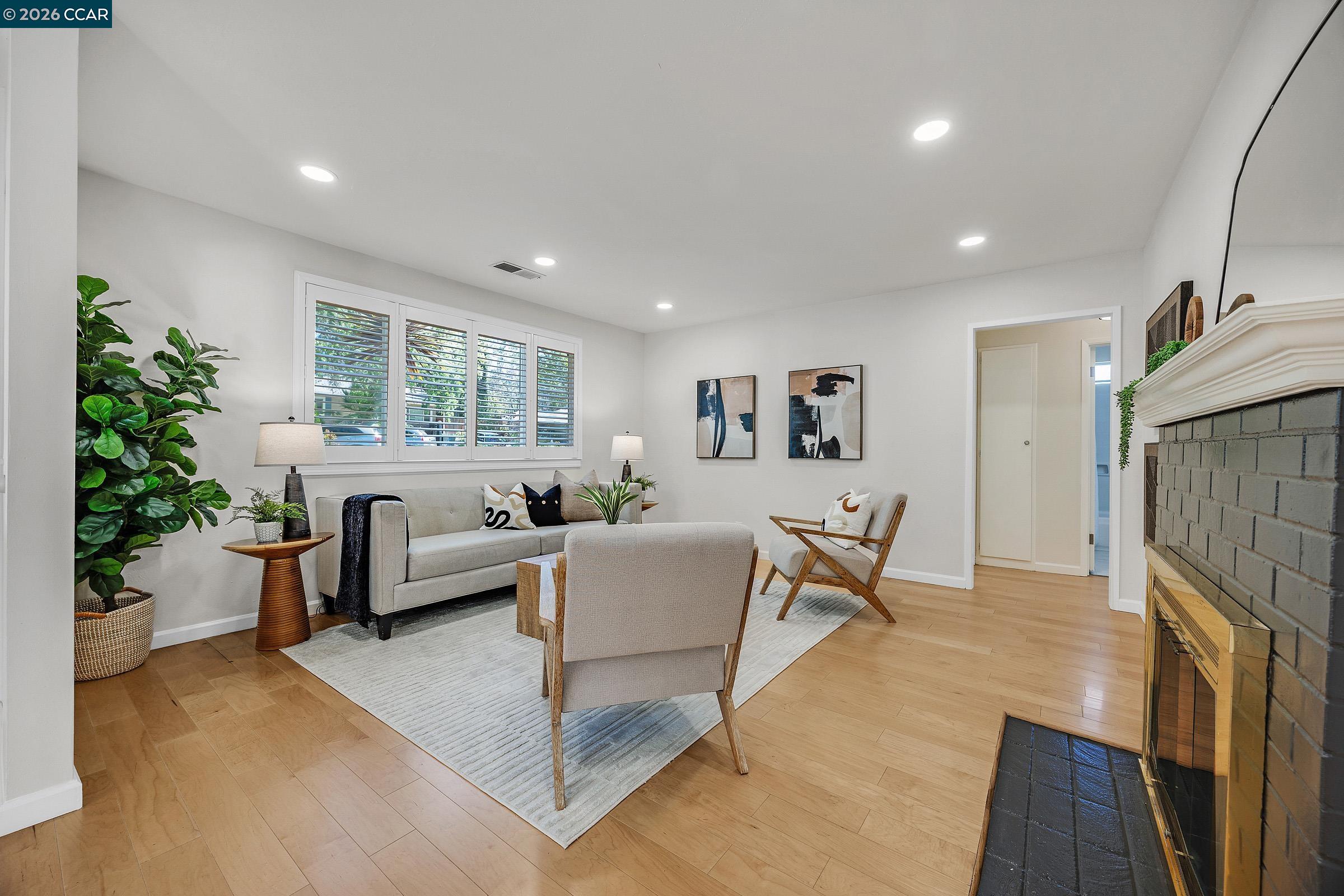 Detail Gallery Image 5 of 32 For 165 Vista Del Diablo, Danville,  CA 94526 - 4 Beds | 2 Baths