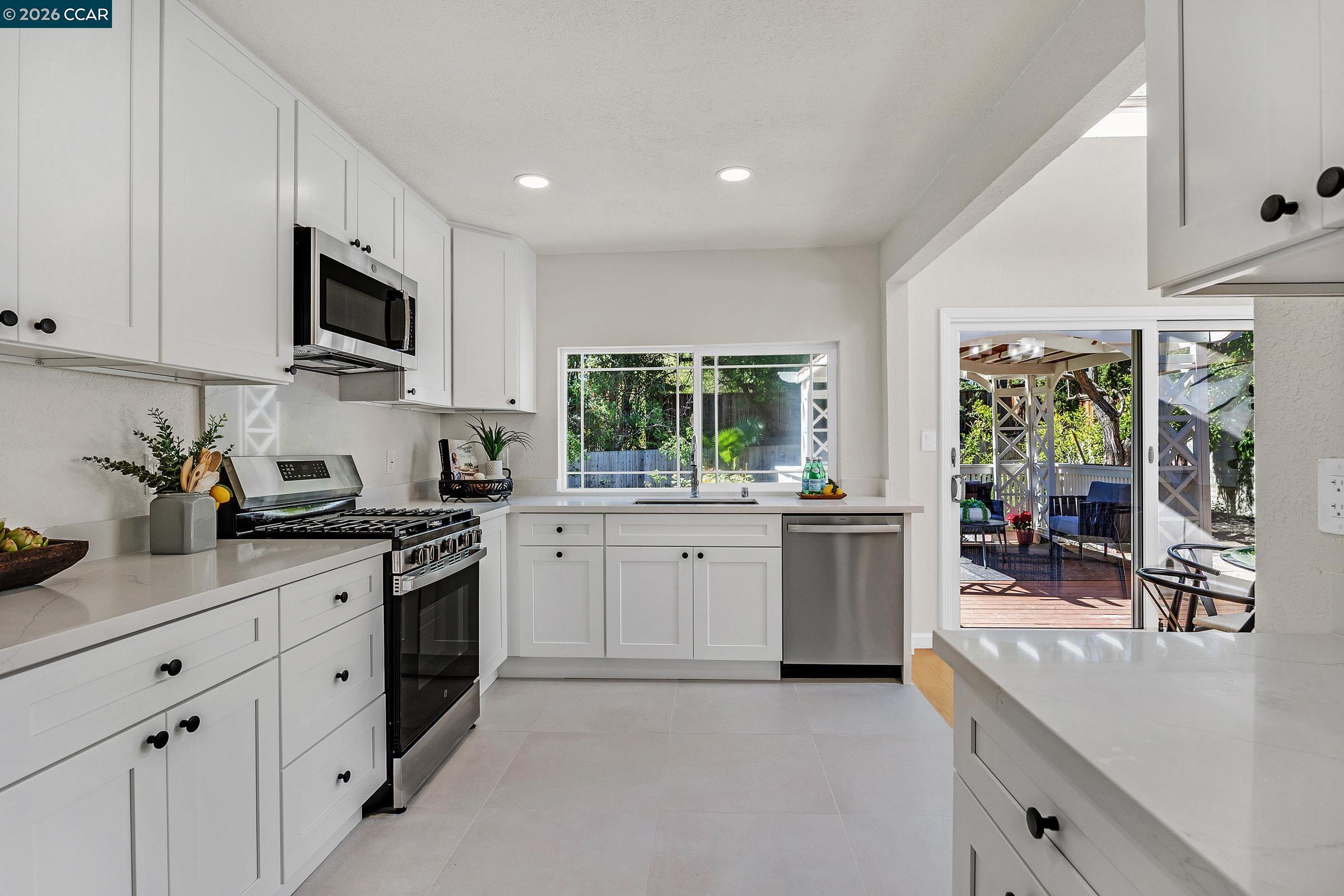 Detail Gallery Image 9 of 32 For 165 Vista Del Diablo, Danville,  CA 94526 - 4 Beds | 2 Baths