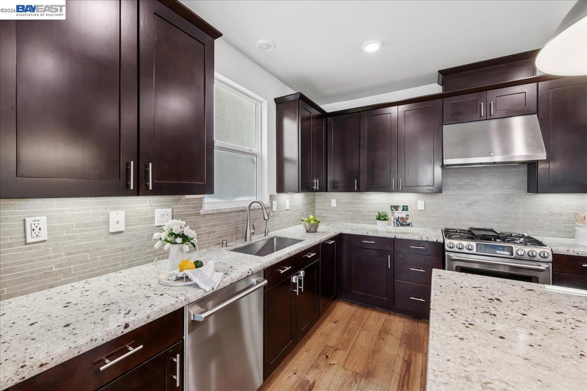 Detail Gallery Image 17 of 54 For 4036 Bothrin St, Dublin,  CA 94568 - 4 Beds | 4 Baths