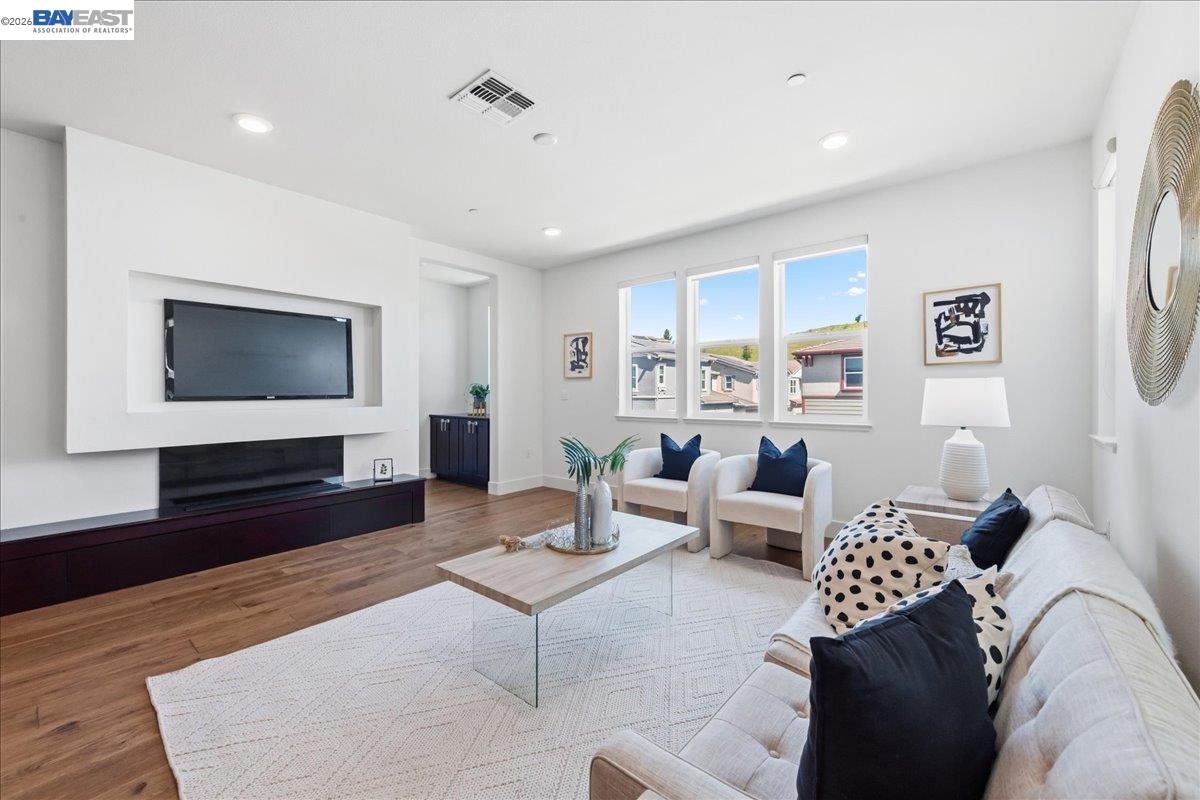 Detail Gallery Image 24 of 54 For 4036 Bothrin St, Dublin,  CA 94568 - 4 Beds | 4 Baths