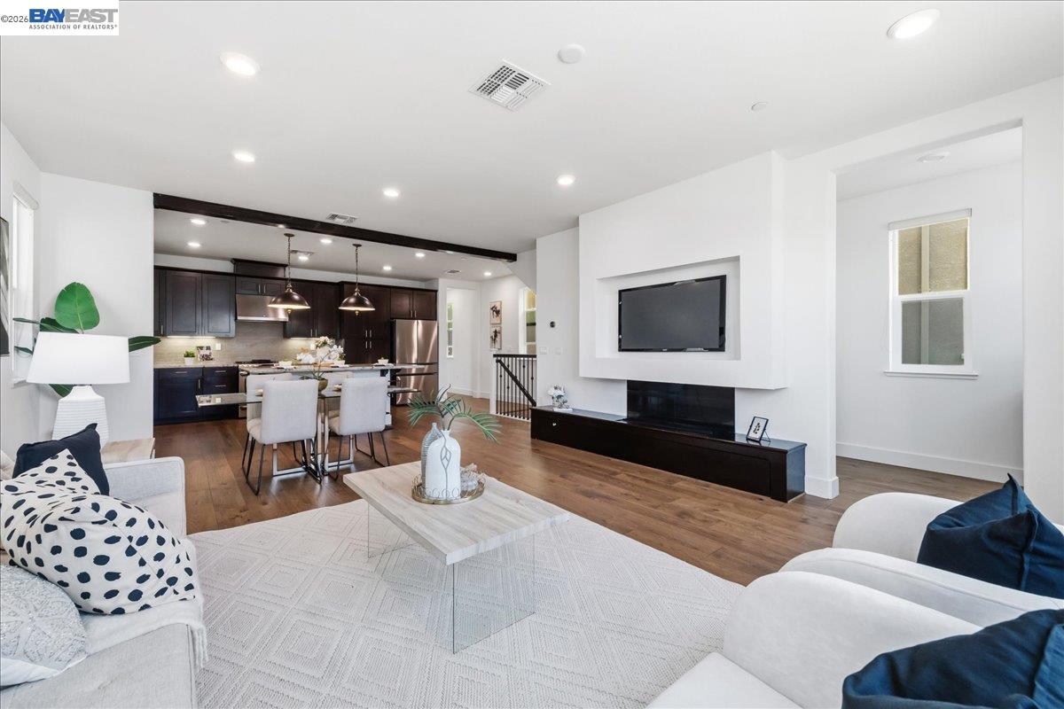 Detail Gallery Image 25 of 54 For 4036 Bothrin St, Dublin,  CA 94568 - 4 Beds | 4 Baths