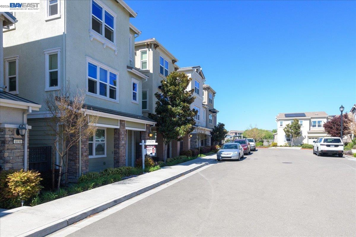 Detail Gallery Image 5 of 54 For 4036 Bothrin St, Dublin,  CA 94568 - 4 Beds | 4 Baths