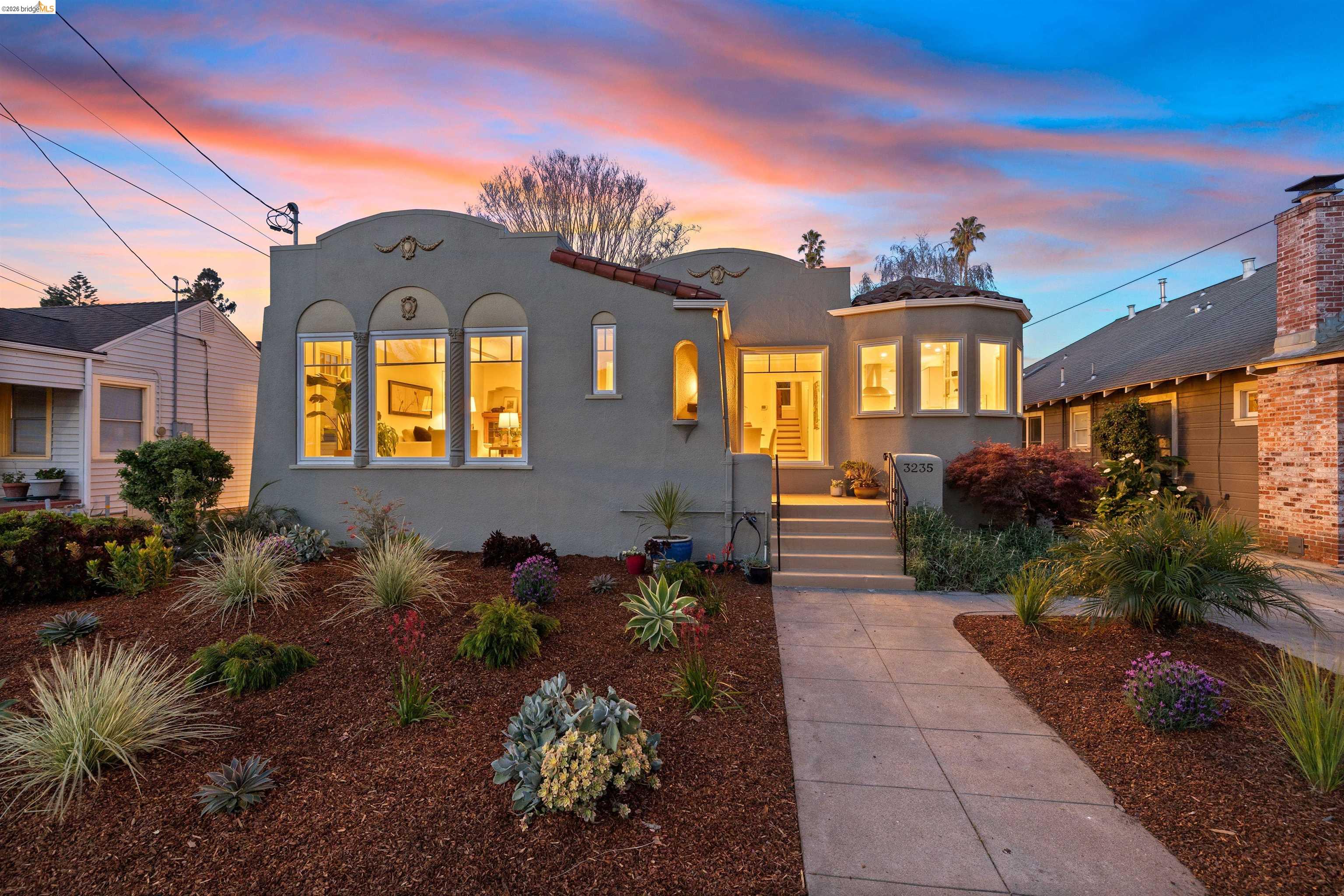 Detail Gallery Image 2 of 60 For 3235 Central Ave, Alameda,  CA 94501 - 3 Beds | 2 Baths