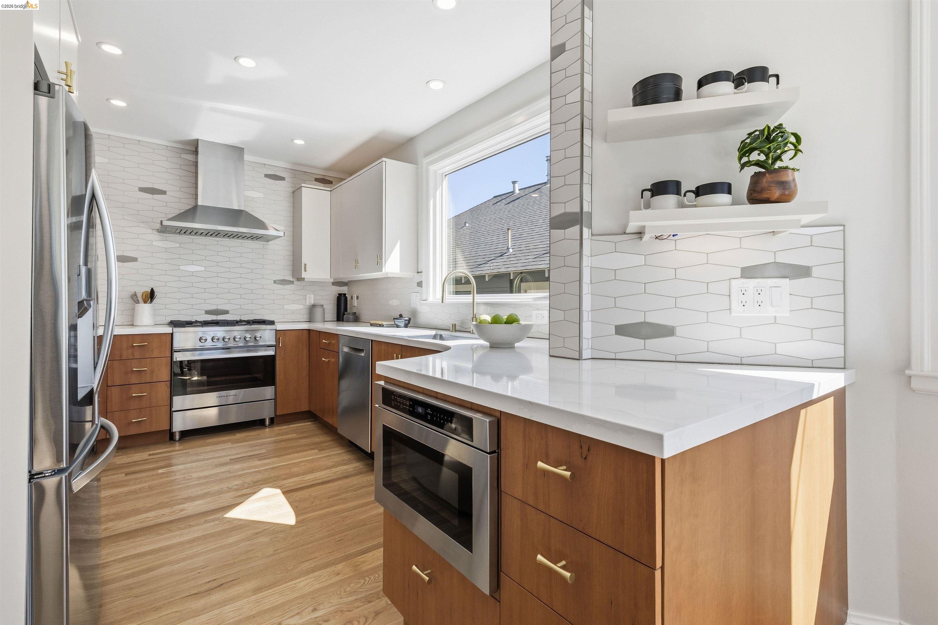 Detail Gallery Image 19 of 60 For 3235 Central Ave, Alameda,  CA 94501 - 3 Beds | 2 Baths