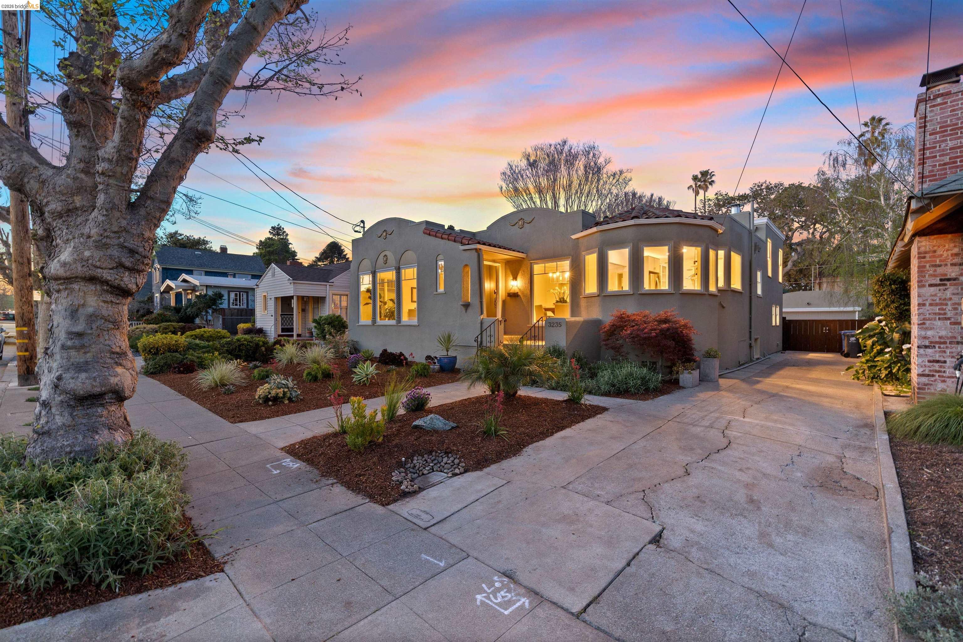 Detail Gallery Image 3 of 60 For 3235 Central Ave, Alameda,  CA 94501 - 3 Beds | 2 Baths