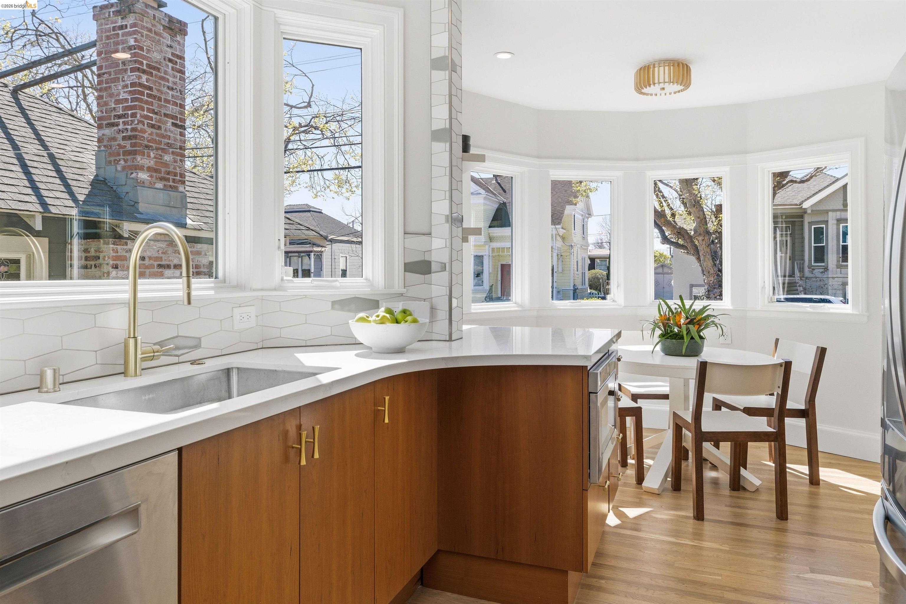 Detail Gallery Image 21 of 60 For 3235 Central Ave, Alameda,  CA 94501 - 3 Beds | 2 Baths