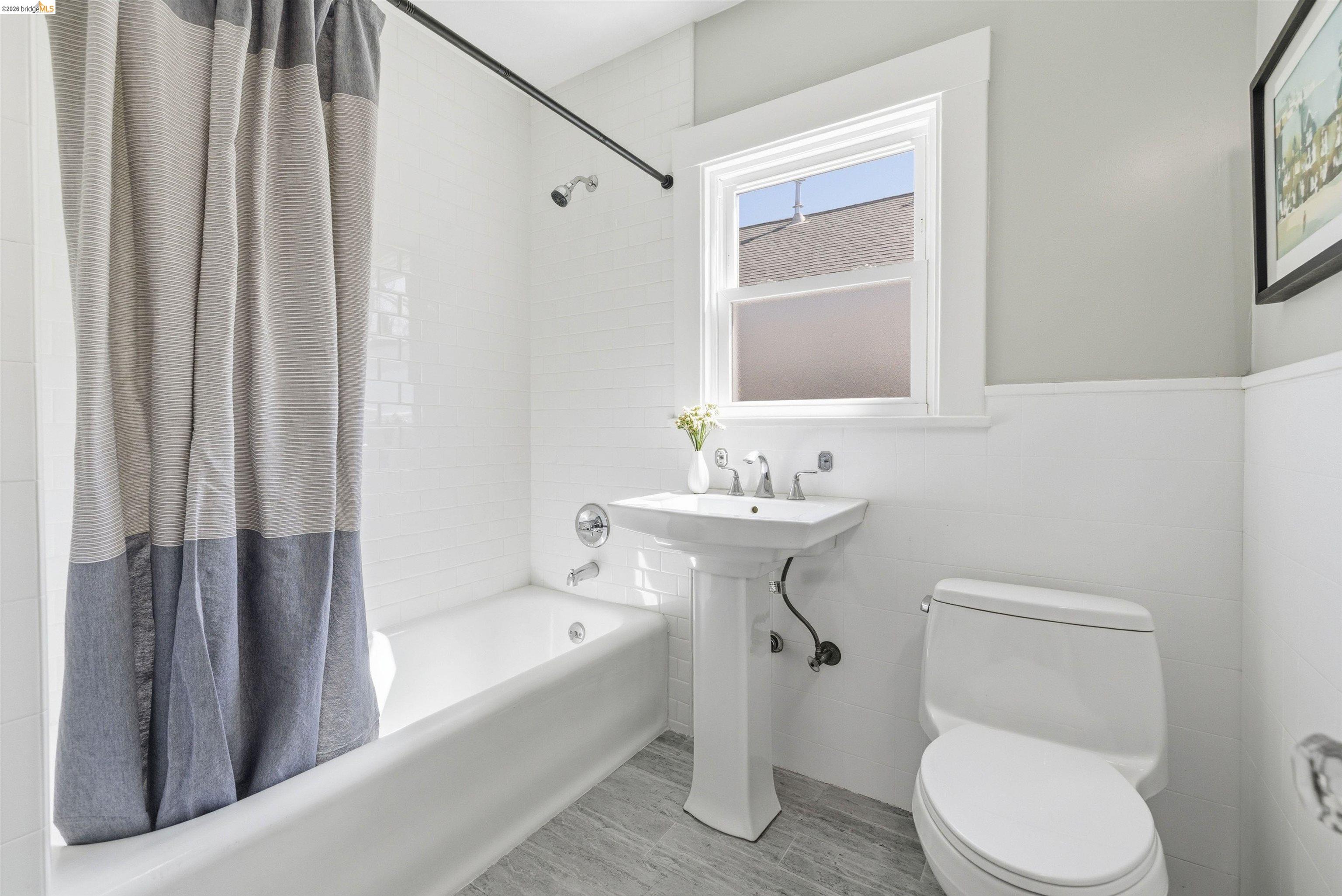 Detail Gallery Image 26 of 60 For 3235 Central Ave, Alameda,  CA 94501 - 3 Beds | 2 Baths