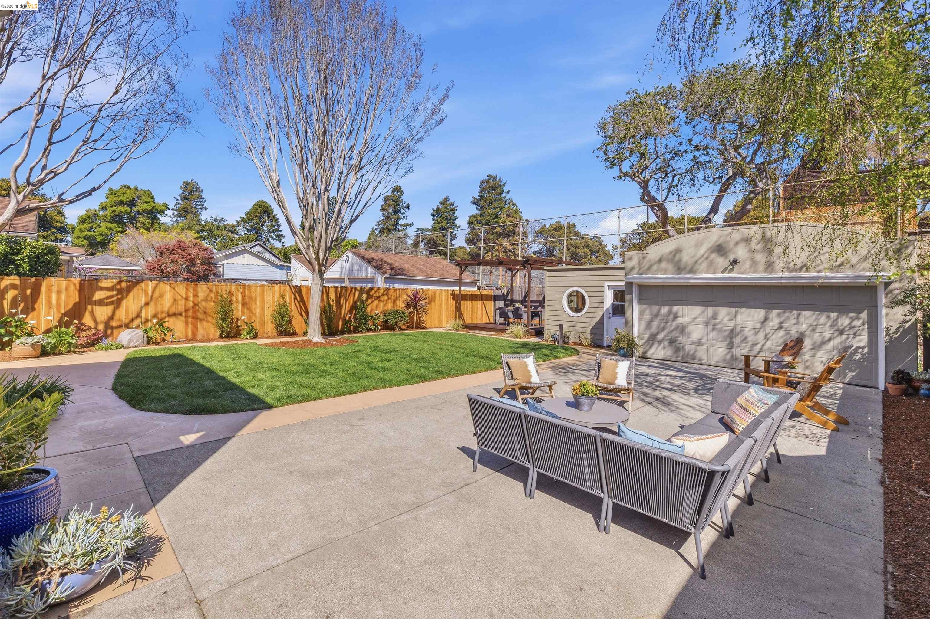 Detail Gallery Image 35 of 60 For 3235 Central Ave, Alameda,  CA 94501 - 3 Beds | 2 Baths