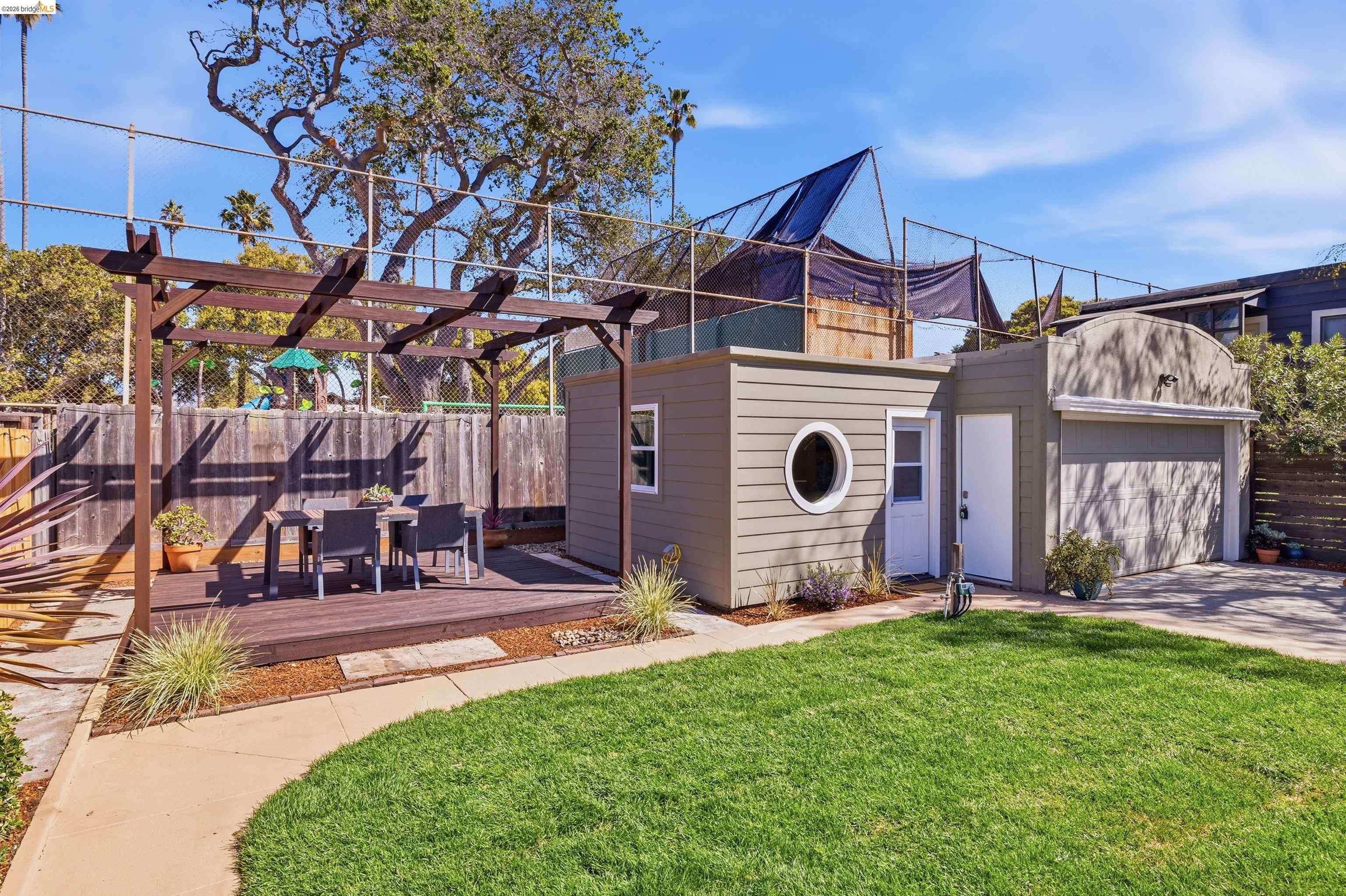 Detail Gallery Image 37 of 60 For 3235 Central Ave, Alameda,  CA 94501 - 3 Beds | 2 Baths