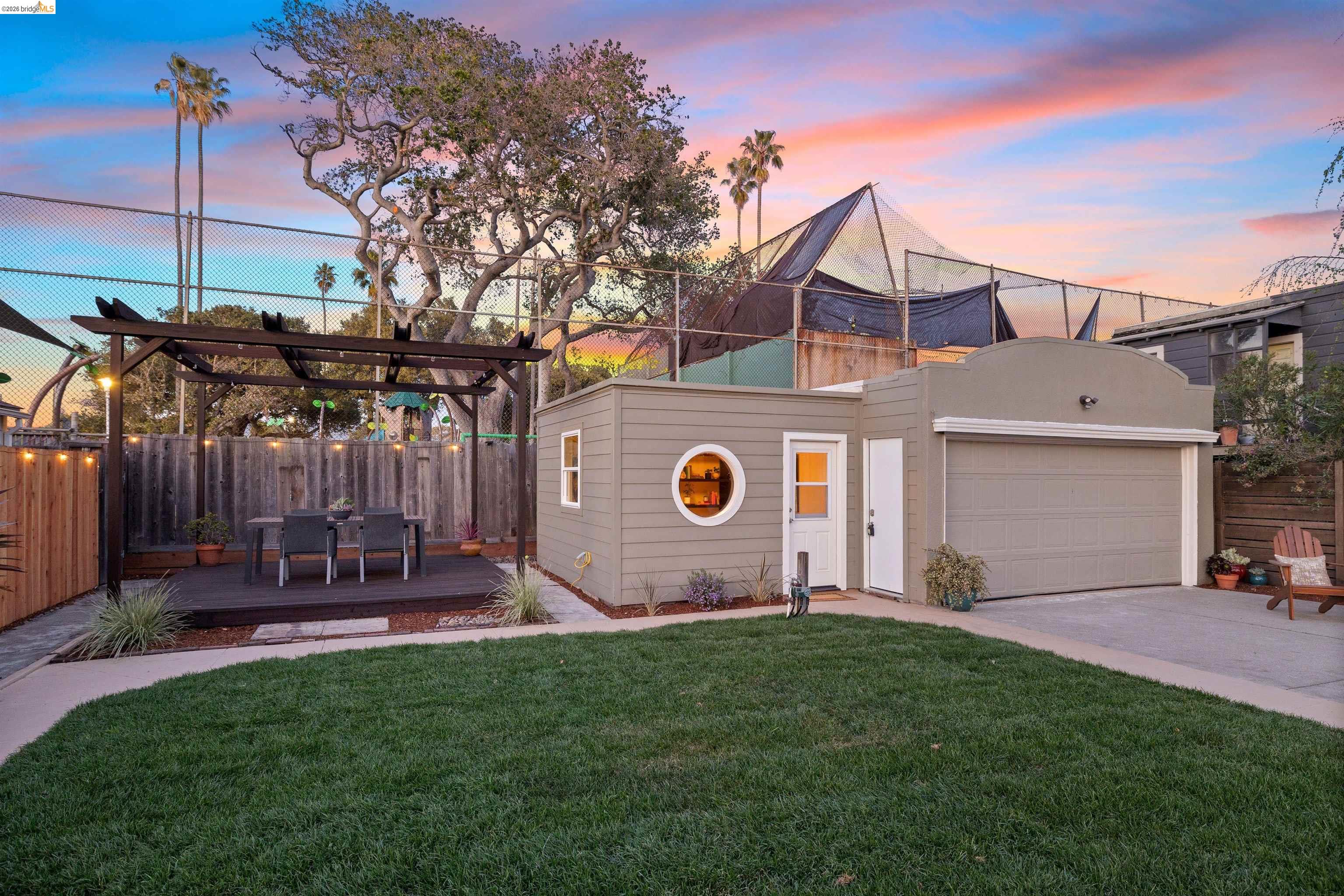 Detail Gallery Image 39 of 60 For 3235 Central Ave, Alameda,  CA 94501 - 3 Beds | 2 Baths