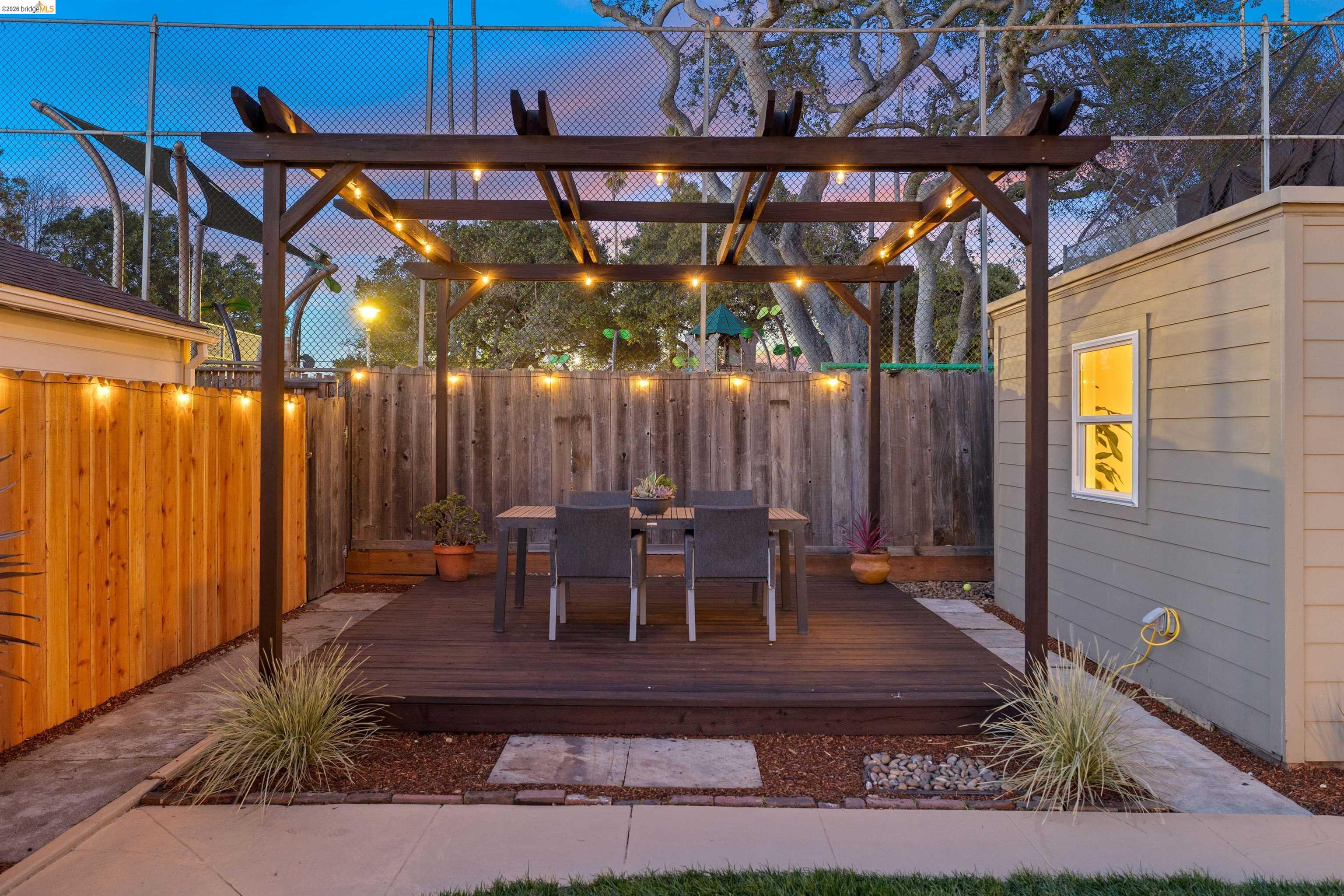 Detail Gallery Image 44 of 60 For 3235 Central Ave, Alameda,  CA 94501 - 3 Beds | 2 Baths