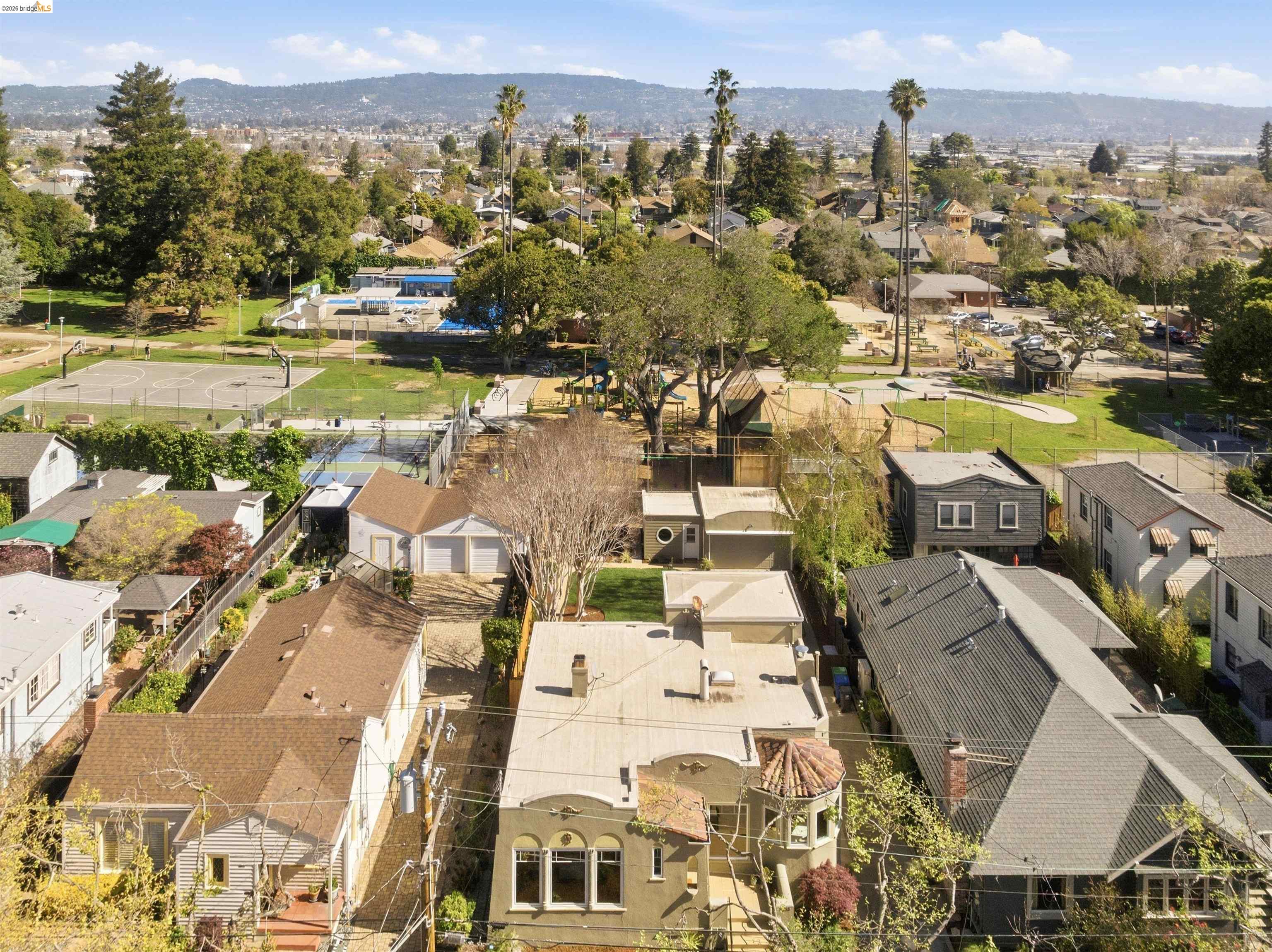 Detail Gallery Image 52 of 60 For 3235 Central Ave, Alameda,  CA 94501 - 3 Beds | 2 Baths