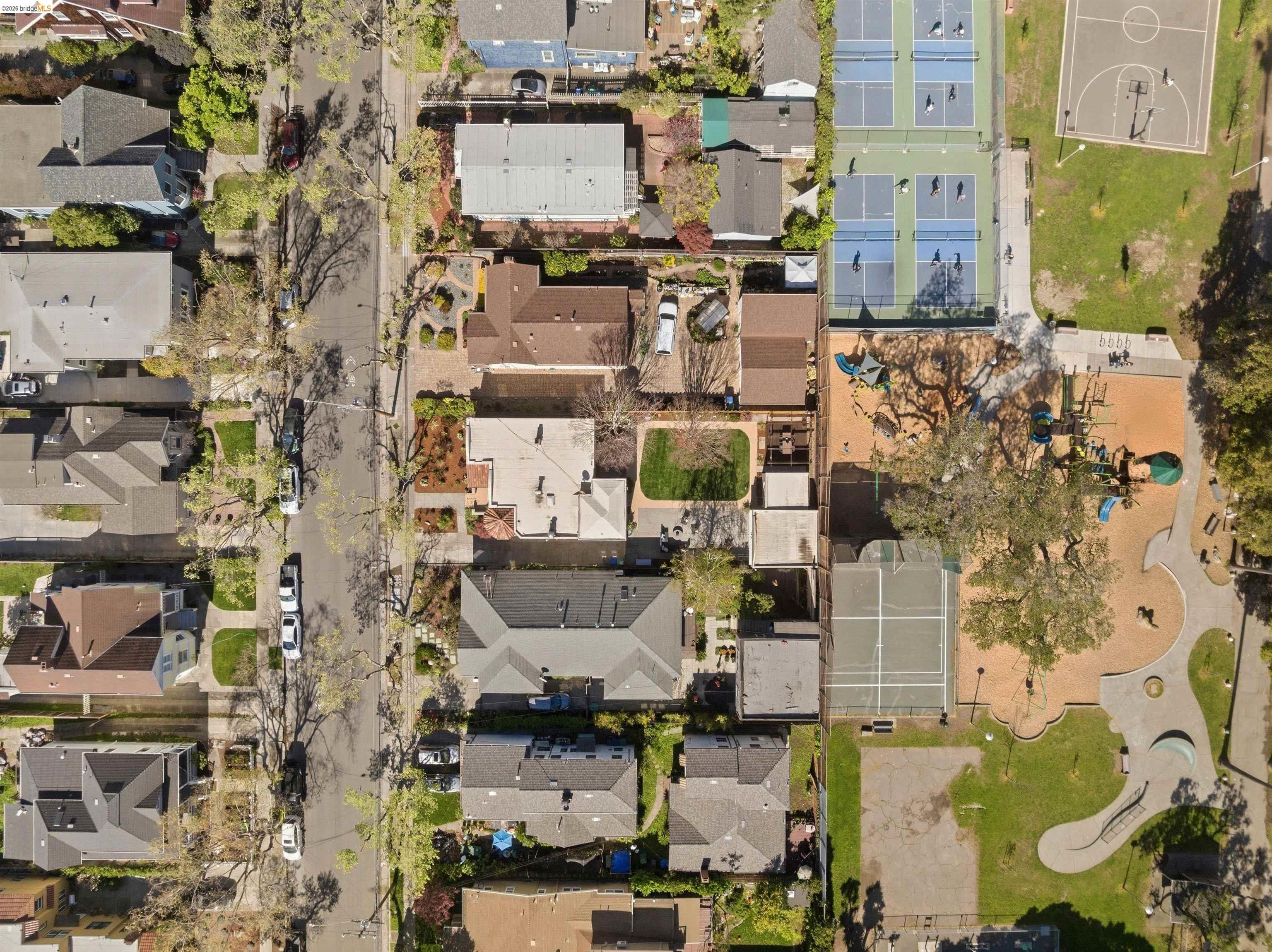 Detail Gallery Image 54 of 60 For 3235 Central Ave, Alameda,  CA 94501 - 3 Beds | 2 Baths