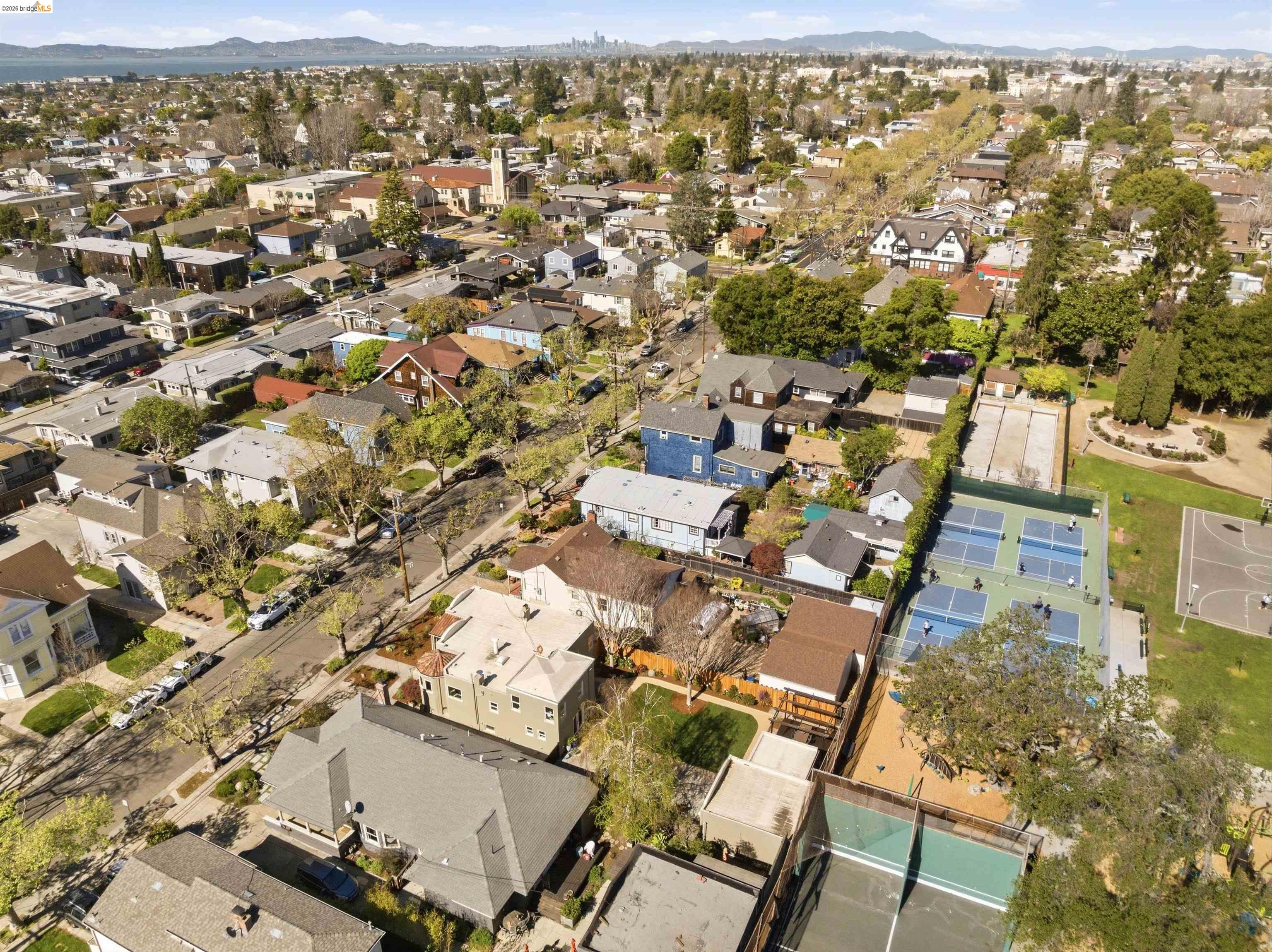 Detail Gallery Image 57 of 60 For 3235 Central Ave, Alameda,  CA 94501 - 3 Beds | 2 Baths