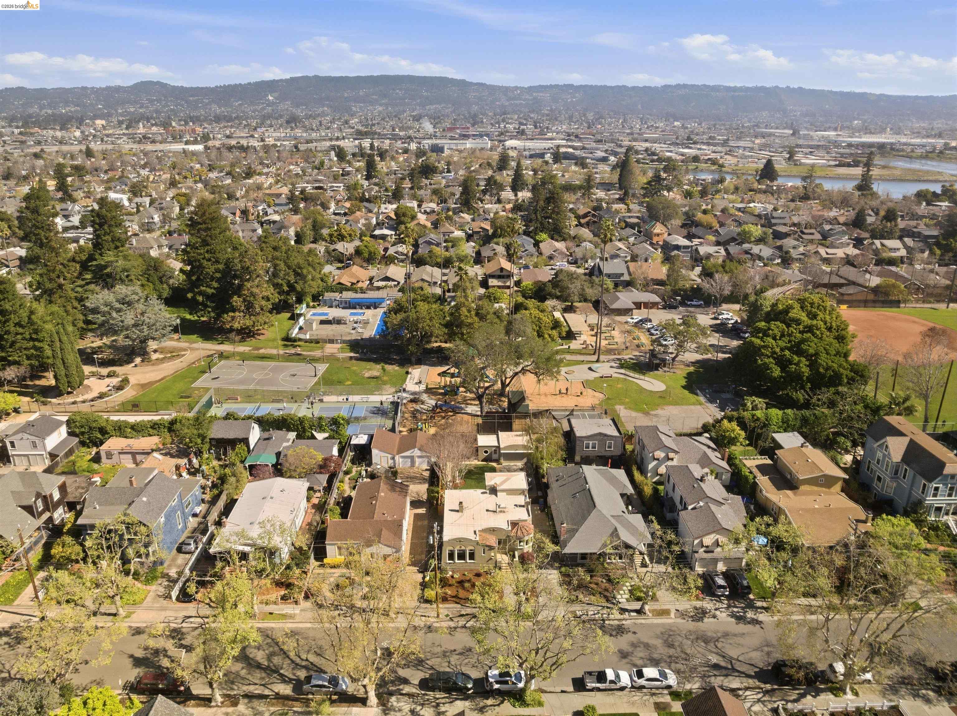 Detail Gallery Image 60 of 60 For 3235 Central Ave, Alameda,  CA 94501 - 3 Beds | 2 Baths