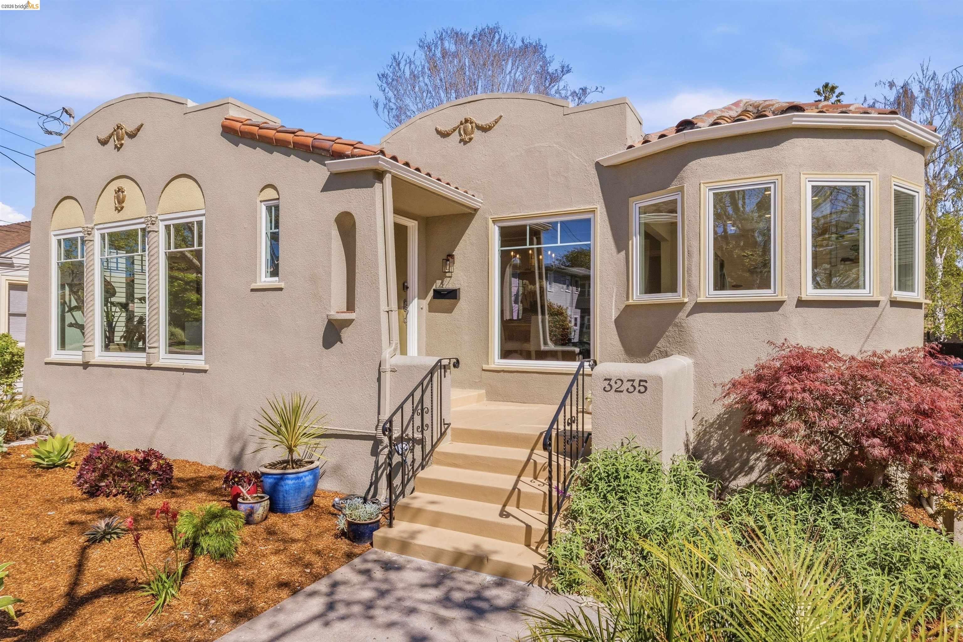 Detail Gallery Image 9 of 60 For 3235 Central Ave, Alameda,  CA 94501 - 3 Beds | 2 Baths