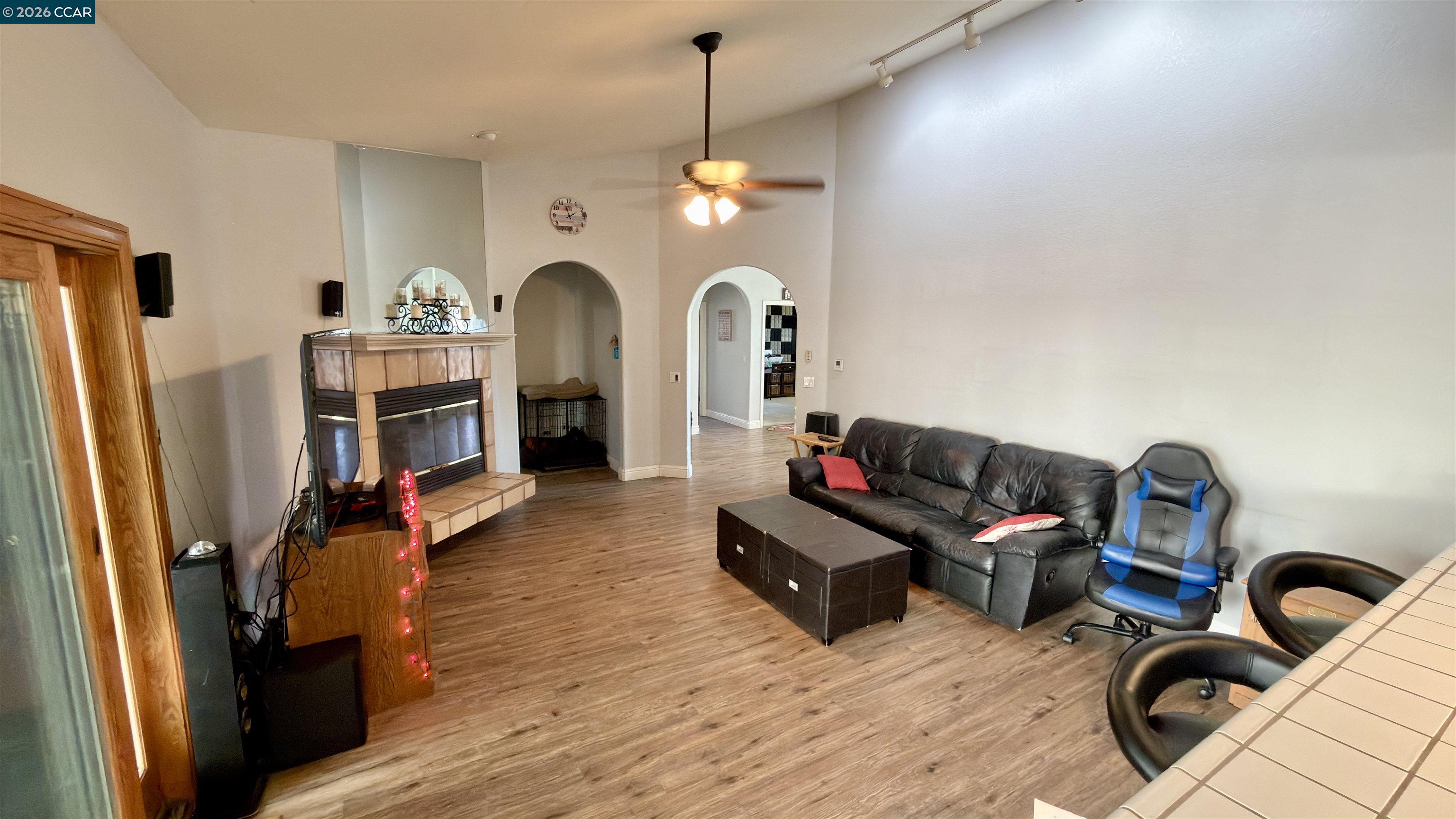 Detail Gallery Image 11 of 46 For 5593 Edgeview Dr, Discovery Bay,  CA 94505 - 3 Beds | 2/1 Baths