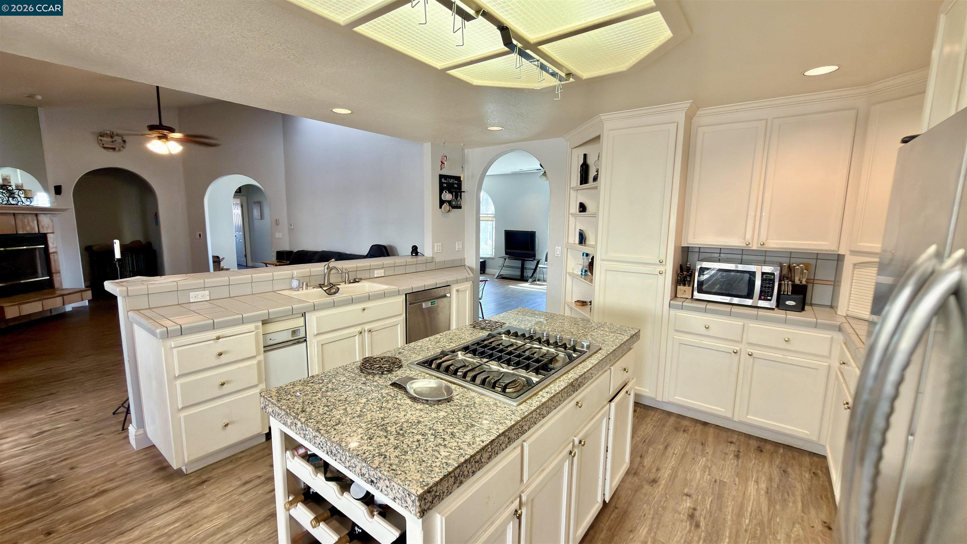 Detail Gallery Image 3 of 46 For 5593 Edgeview Dr, Discovery Bay,  CA 94505 - 3 Beds | 2/1 Baths