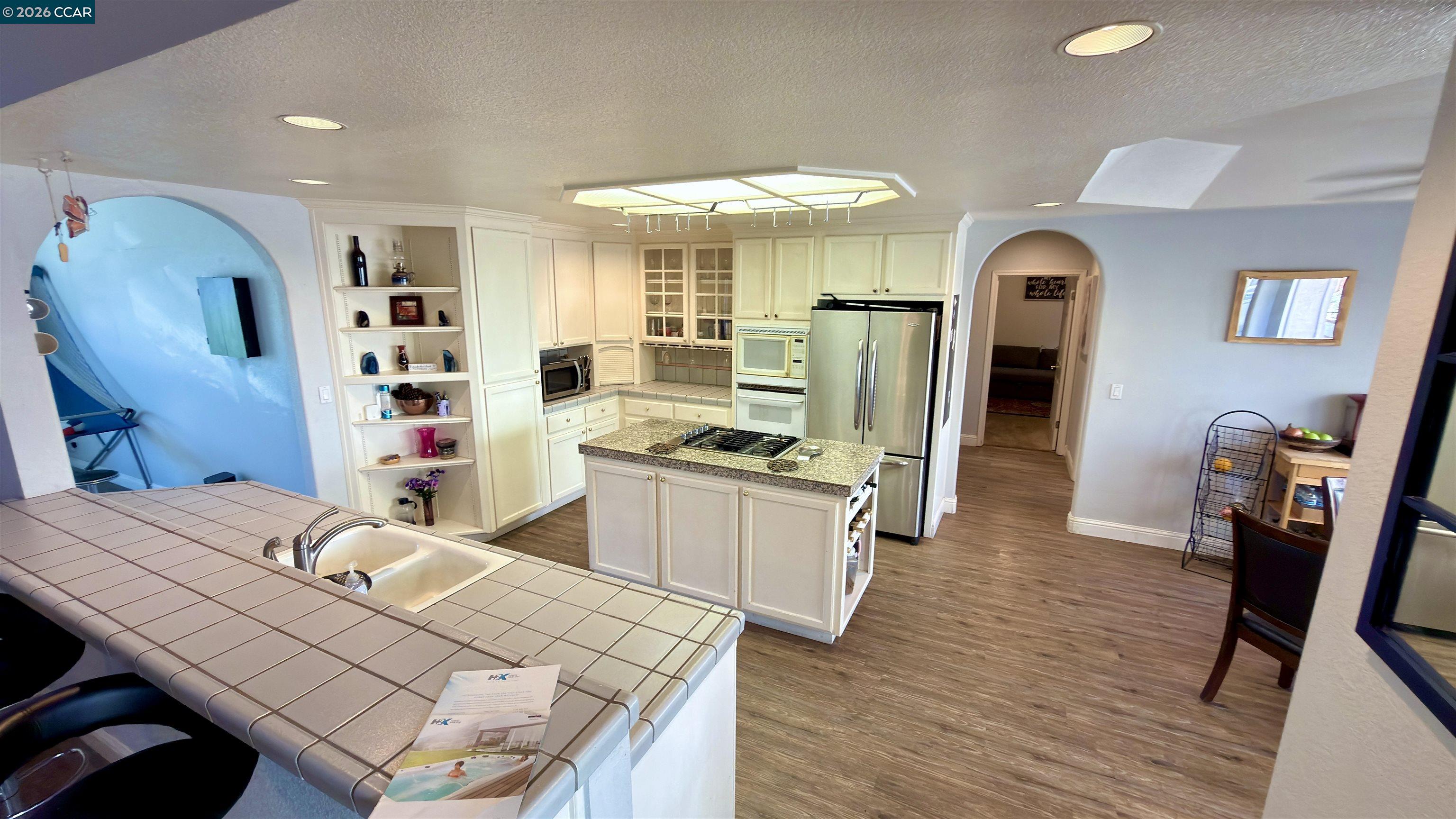 Detail Gallery Image 4 of 46 For 5593 Edgeview Dr, Discovery Bay,  CA 94505 - 3 Beds | 2/1 Baths