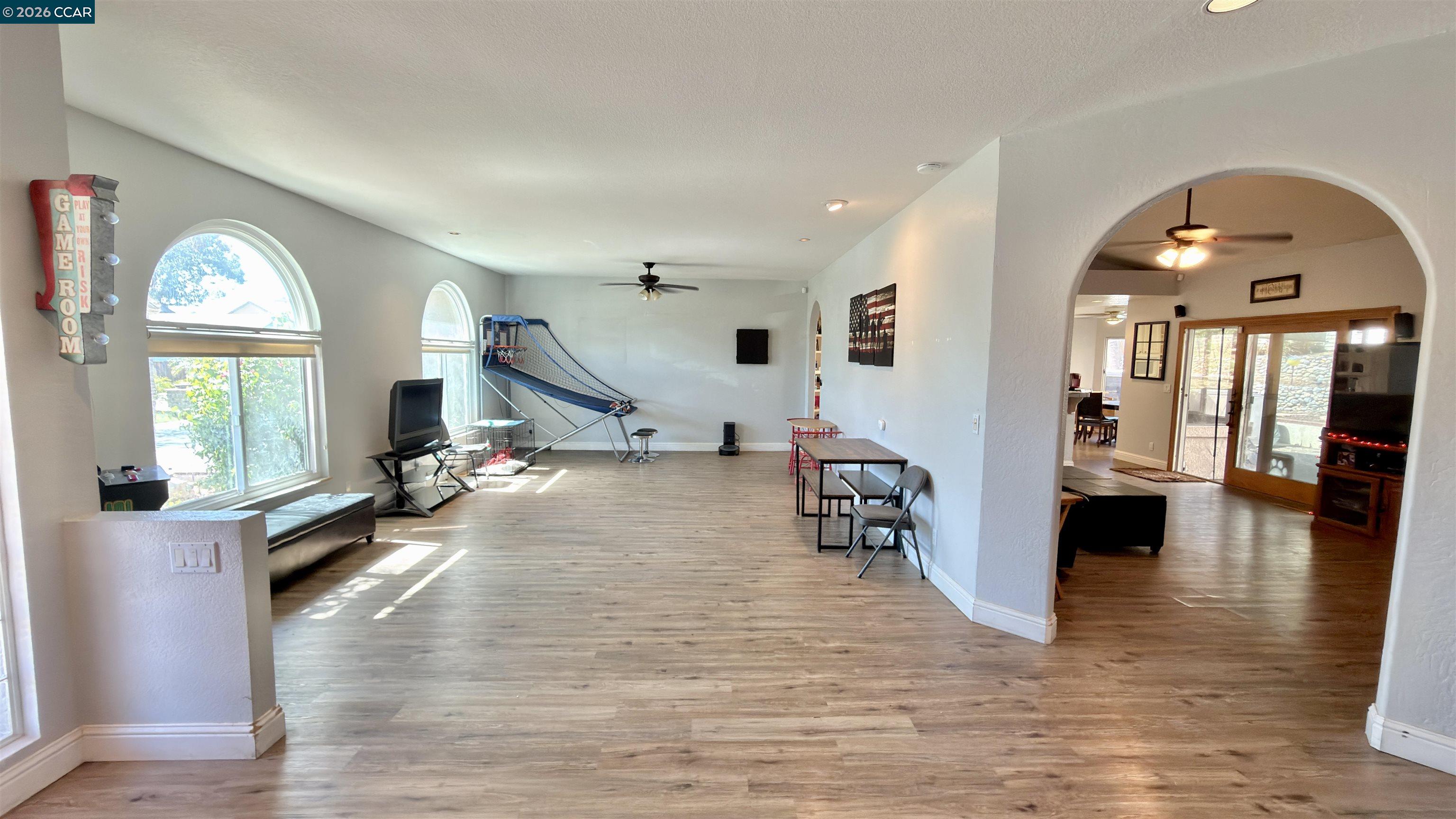 Detail Gallery Image 5 of 46 For 5593 Edgeview Dr, Discovery Bay,  CA 94505 - 3 Beds | 2/1 Baths