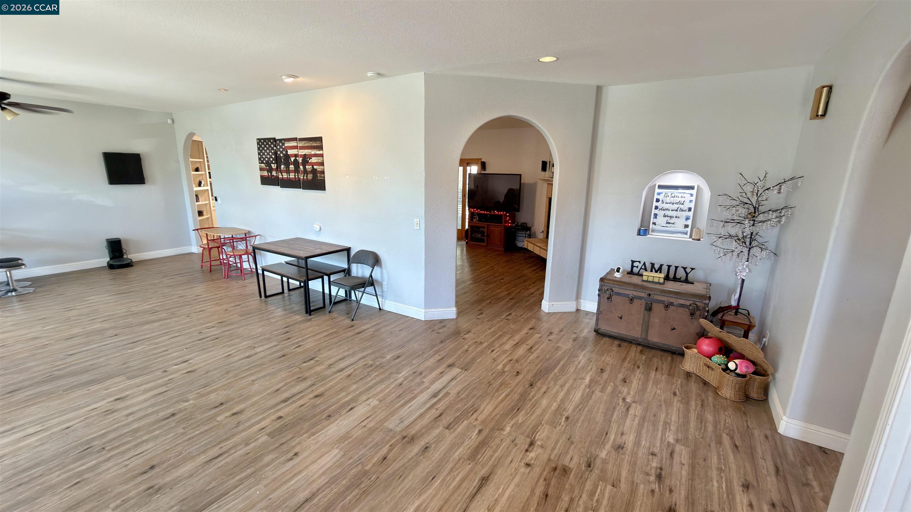 Detail Gallery Image 6 of 46 For 5593 Edgeview Dr, Discovery Bay,  CA 94505 - 3 Beds | 2/1 Baths