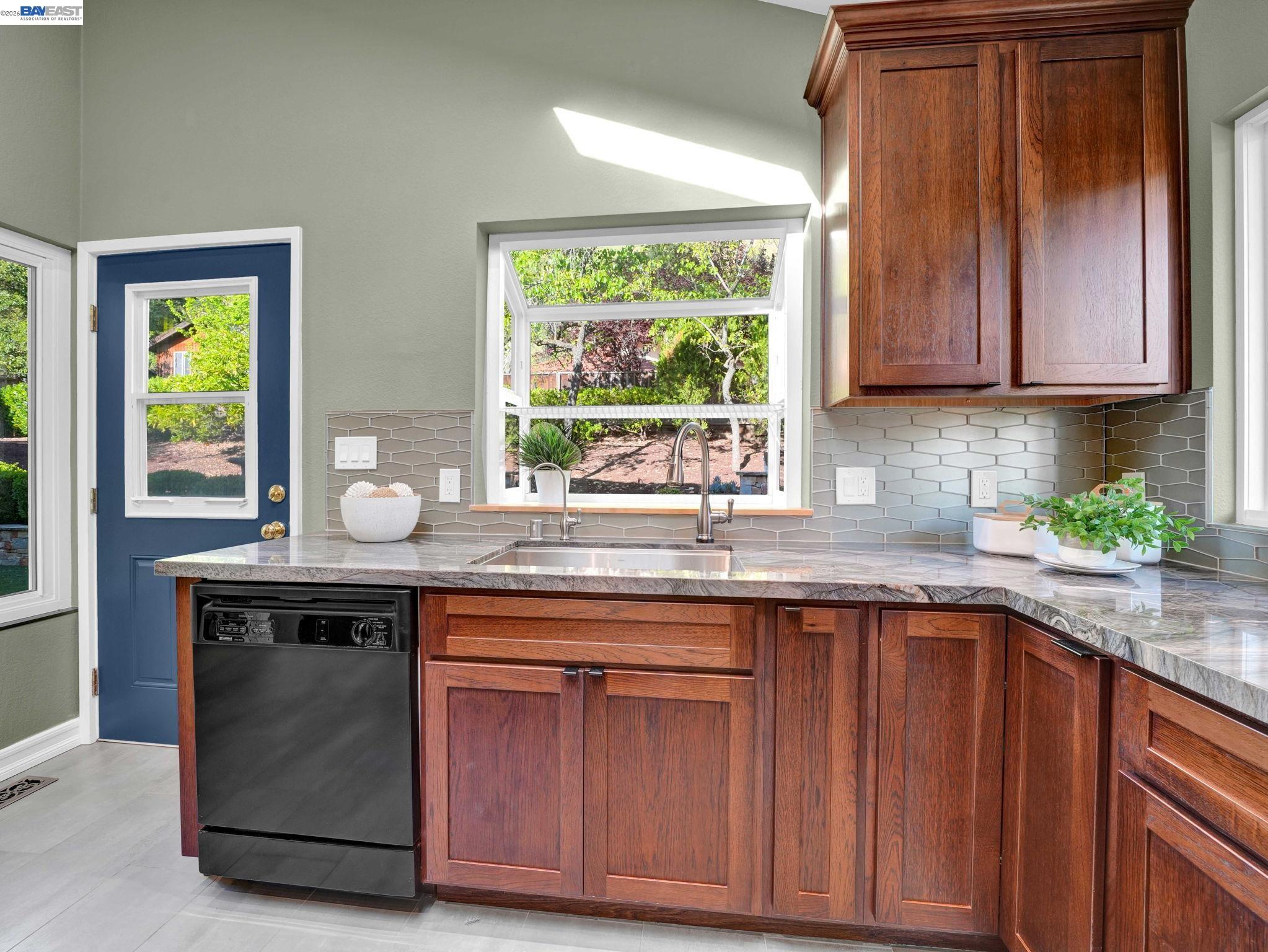 Detail Gallery Image 14 of 31 For 38590 Canyon Heights Dr, Fremont,  CA 94536 - 4 Beds | 2 Baths