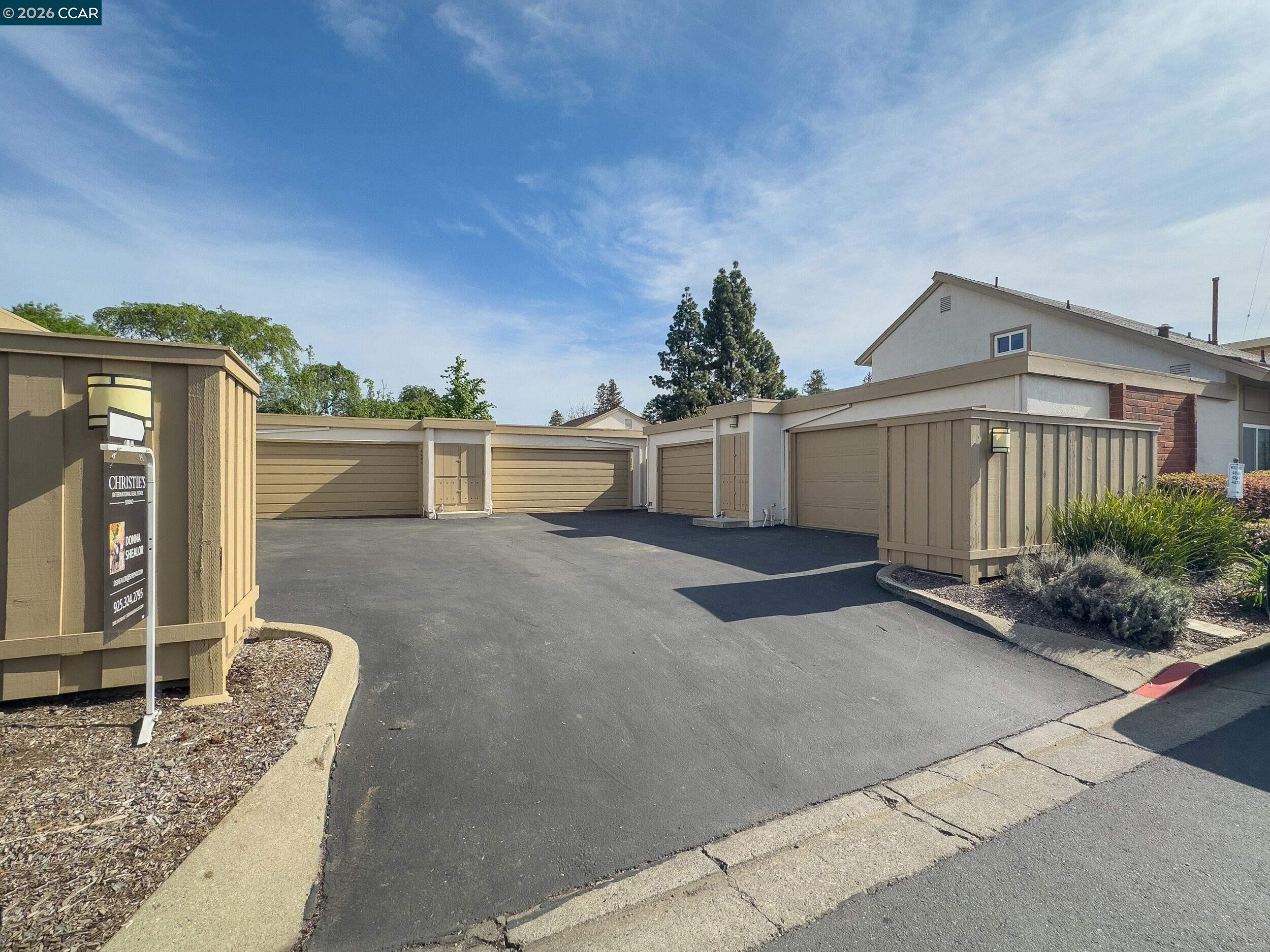 Detail Gallery Image 34 of 40 For 4869 Wolf Way, Concord,  CA 94521 - 2 Beds | 2 Baths