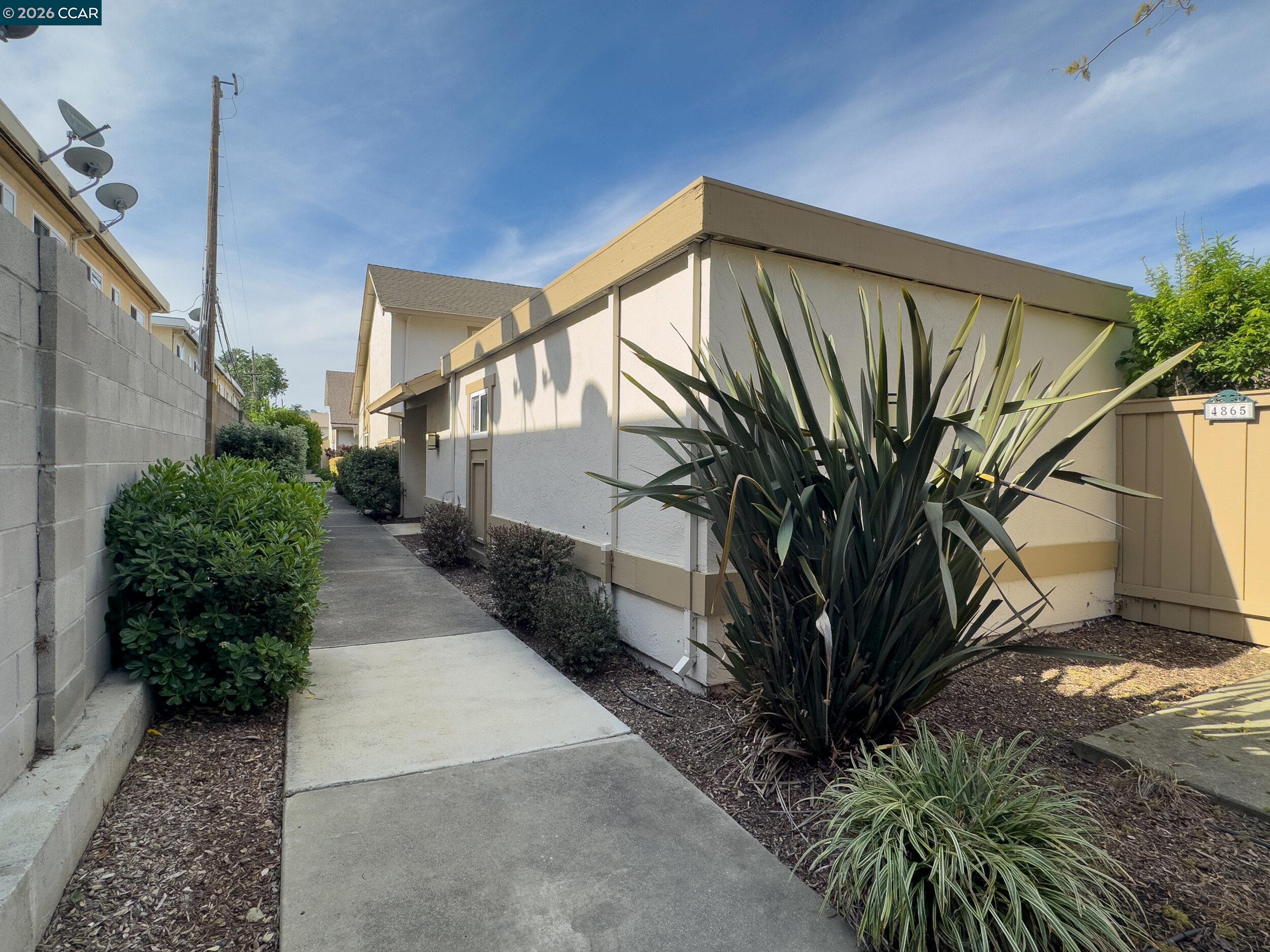 Detail Gallery Image 37 of 40 For 4869 Wolf Way, Concord,  CA 94521 - 2 Beds | 2 Baths