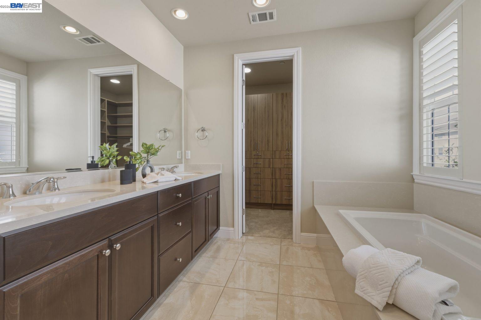 Detail Gallery Image 25 of 51 For 4450 Sunset View Dr, Dublin,  CA 94568 - 4 Beds | 2/1 Baths