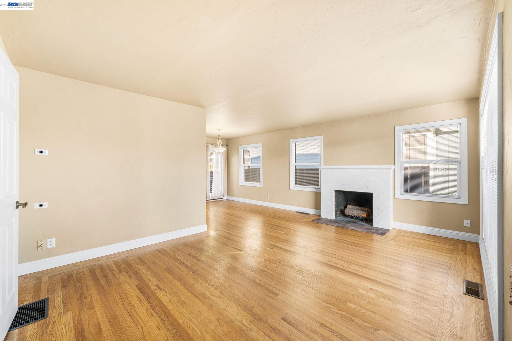 Detail Gallery Image 4 of 20 For 2342 Palm Ave, Livermore,  CA 94550 - – Beds | – Baths