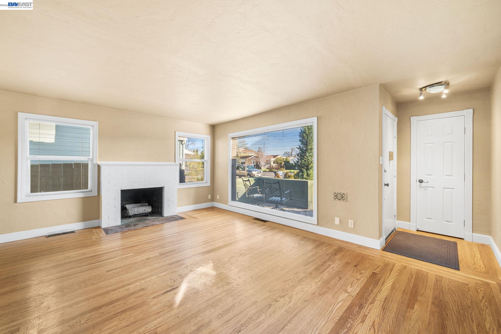 Detail Gallery Image 5 of 20 For 2342 Palm Ave, Livermore,  CA 94550 - – Beds | – Baths