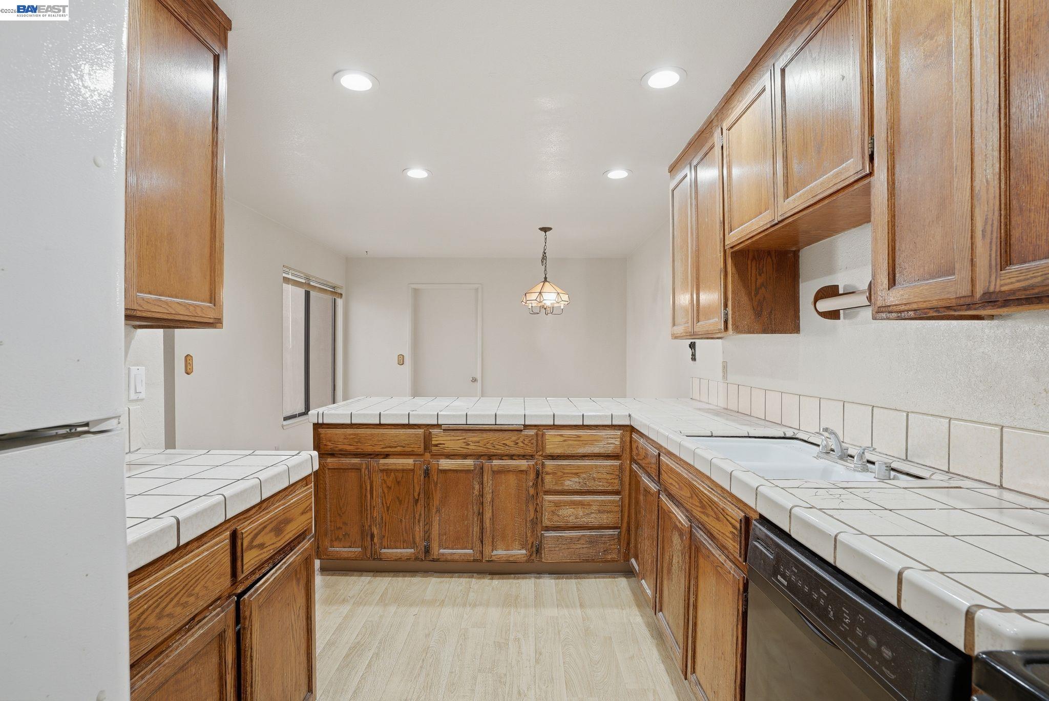 Photo #8: 41127464 Listing: Photo #8