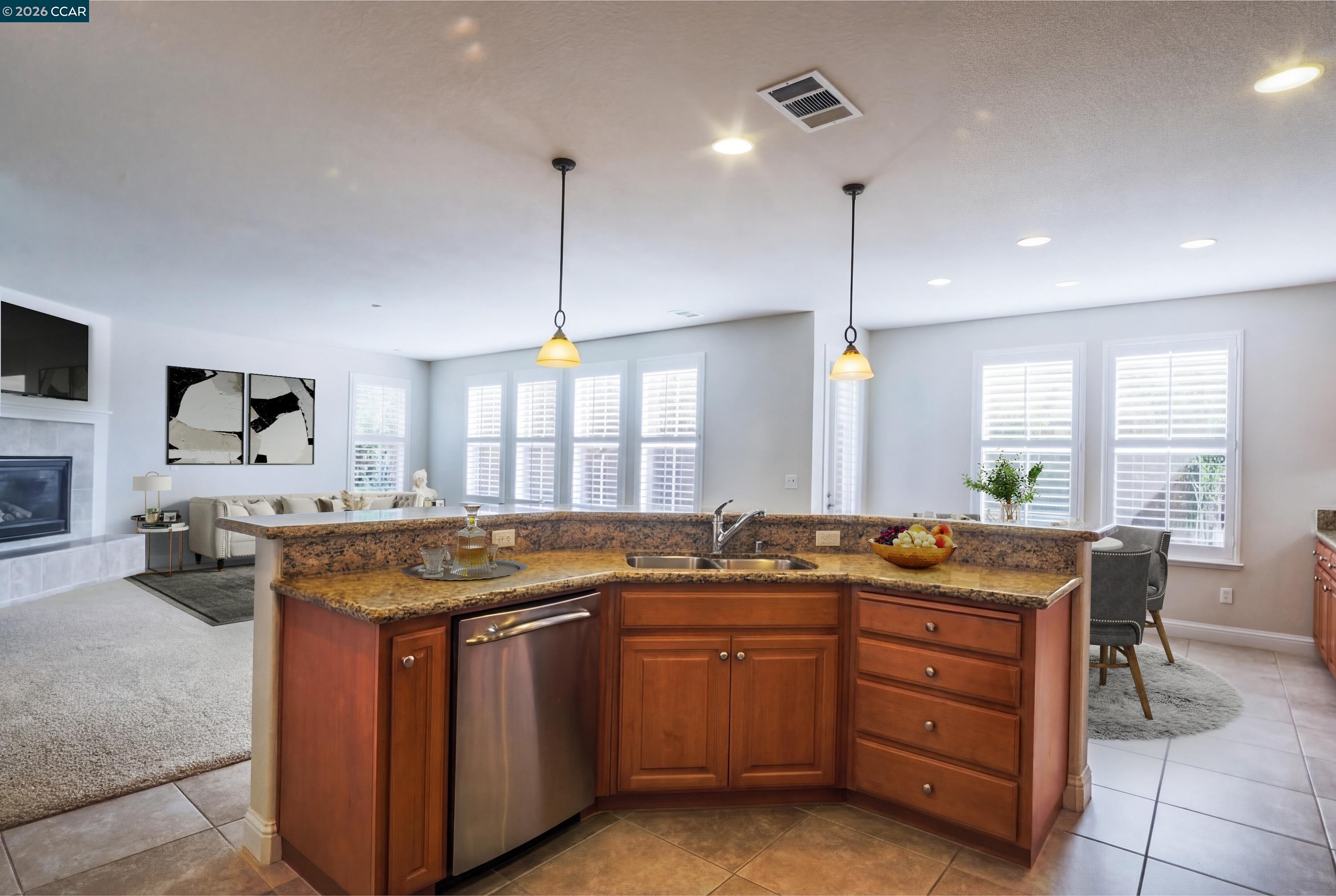 Detail Gallery Image 5 of 13 For 1013 Hollyhock Dr, Oakley,  CA 94561 - 5 Beds | 3/1 Baths