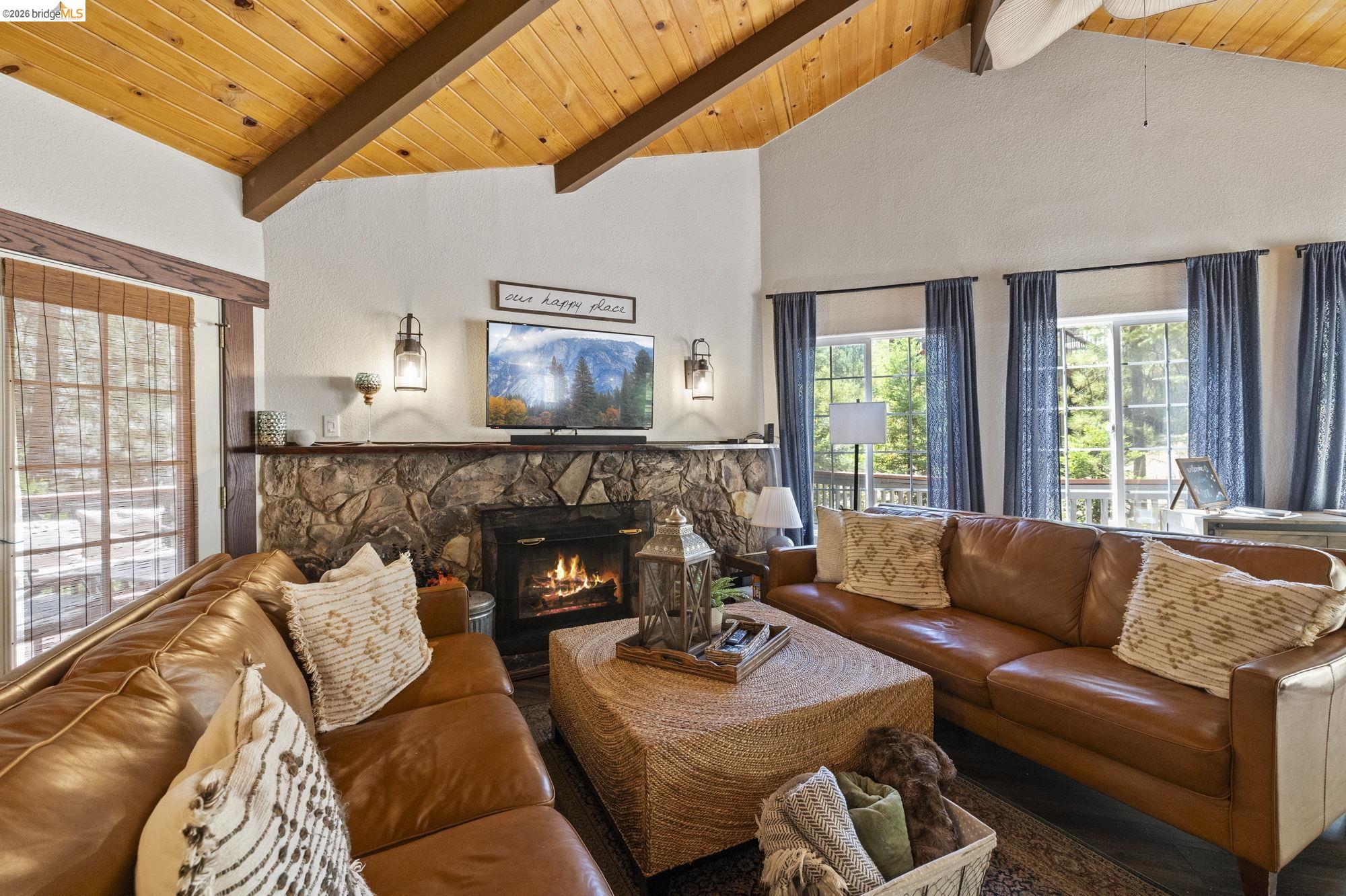 Detail Gallery Image 11 of 60 For 19824 Pine Mountain Dr, Groveland,  CA 95321 - 3 Beds | 2 Baths