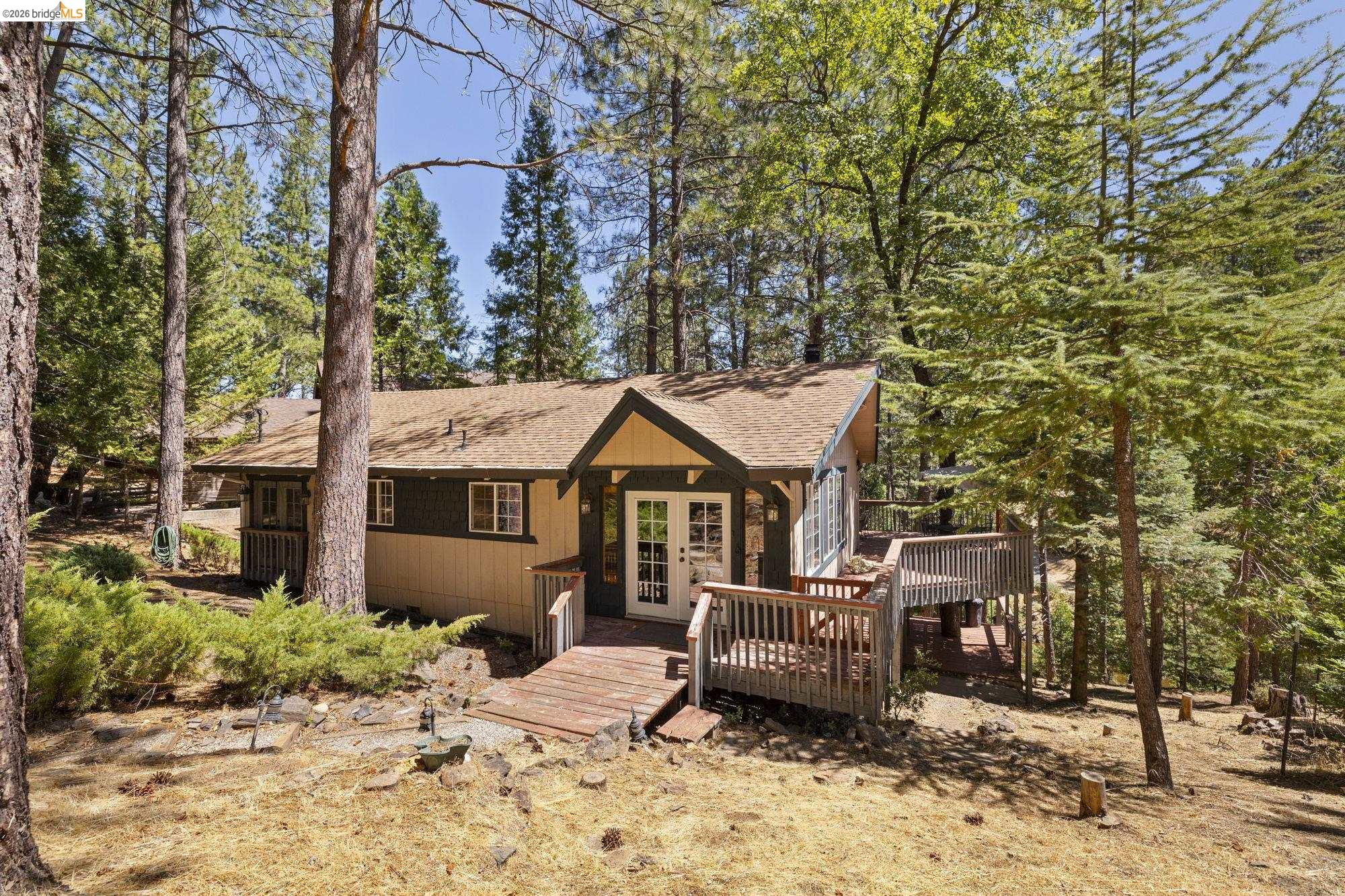 Detail Gallery Image 3 of 60 For 19824 Pine Mountain Dr, Groveland,  CA 95321 - 3 Beds | 2 Baths