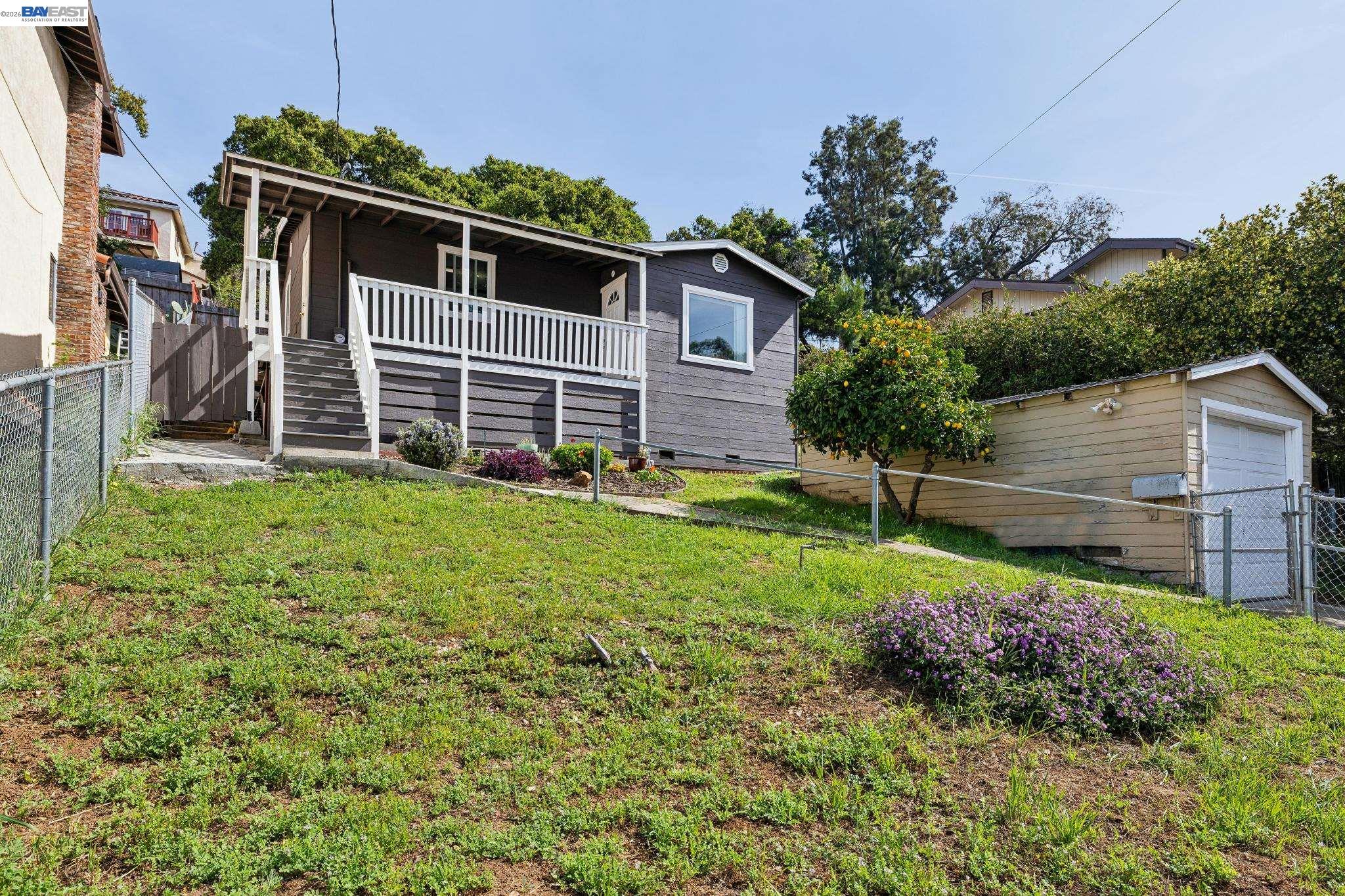 Detail Gallery Image 15 of 44 For 25910 Westview Way, Hayward,  CA 94542 - 2 Beds | 1 Baths